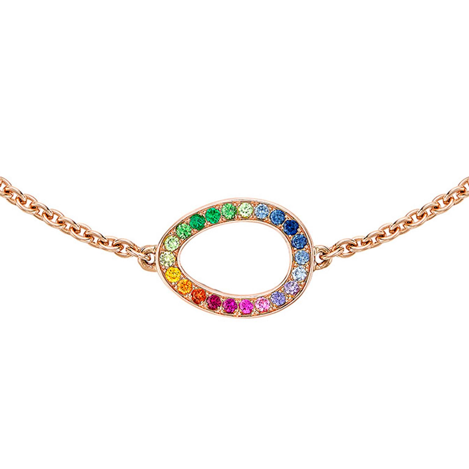 The Sasha pieces depicts the iconic egg silhouette in a contemporary way. This elegant Colours of Love Sasha Rose Gold Rainbow Egg Chain Bracelet features an array of emeralds, sapphires, garnets, rubies and tsavorites. The bracelet is set in 18kt