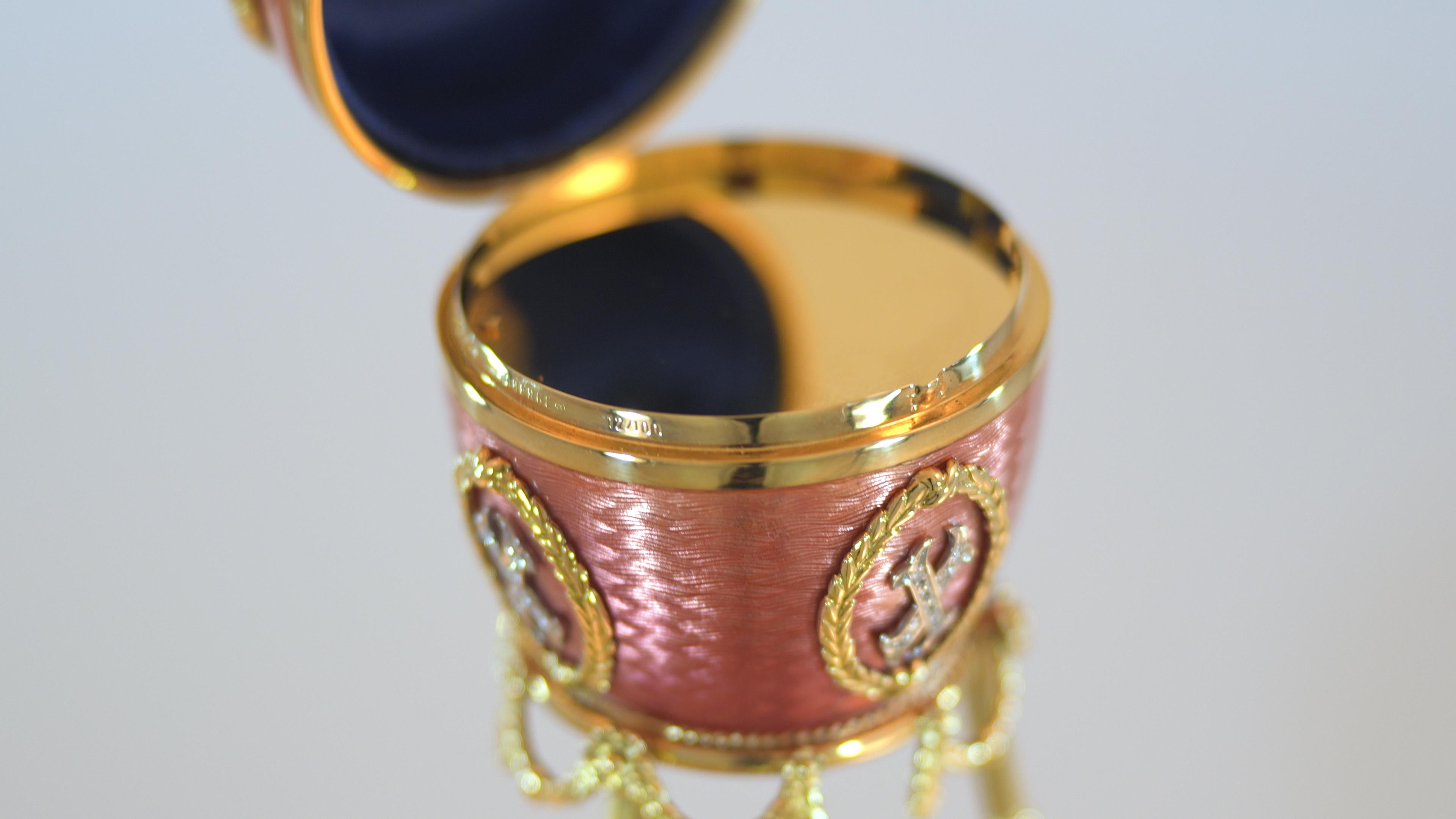Brilliant Cut Fabergé Serpent-Egg Objet, 18k Yellow Gold, Pink Enamel, 36 Diamonds, 2 Emeralds For Sale