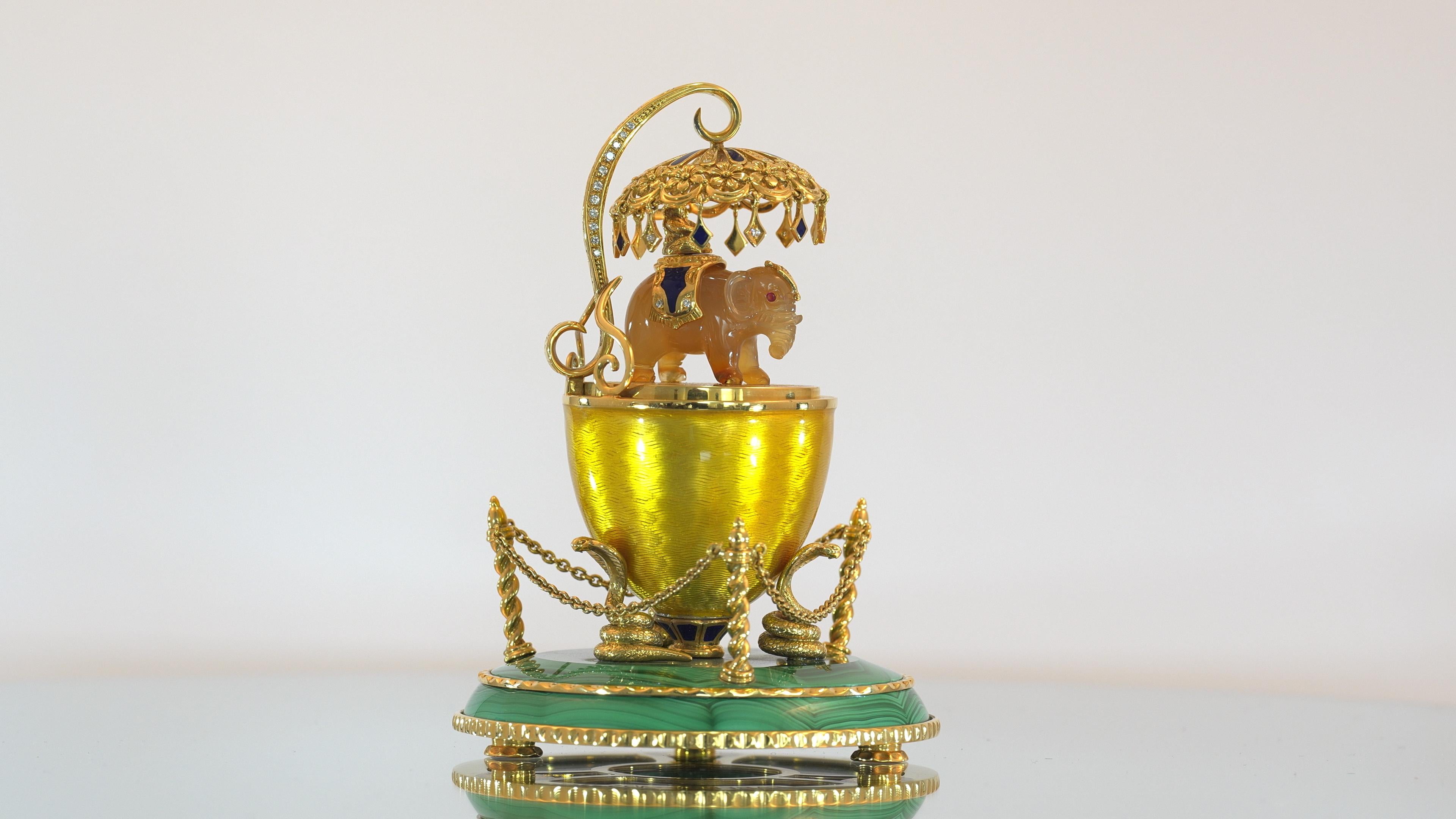 Fabergé Siam-Egg Objet, 18k Gold, Yellow Enamel, Diamonds, Agate, Malachite For Sale 5