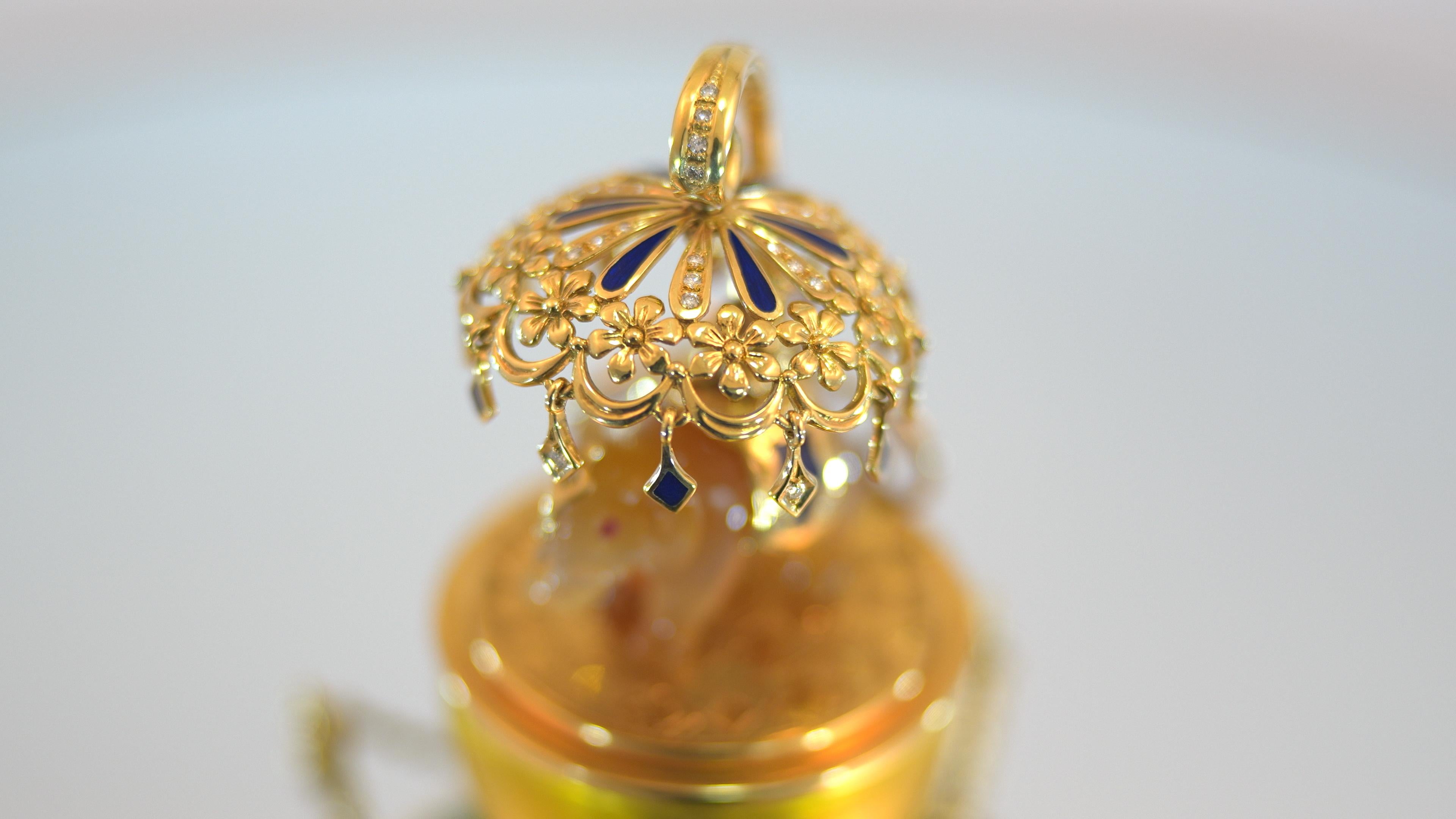 Brilliant Cut Fabergé Siam-Egg Objet, 18k Gold, Yellow Enamel, Diamonds, Agate, Malachite For Sale