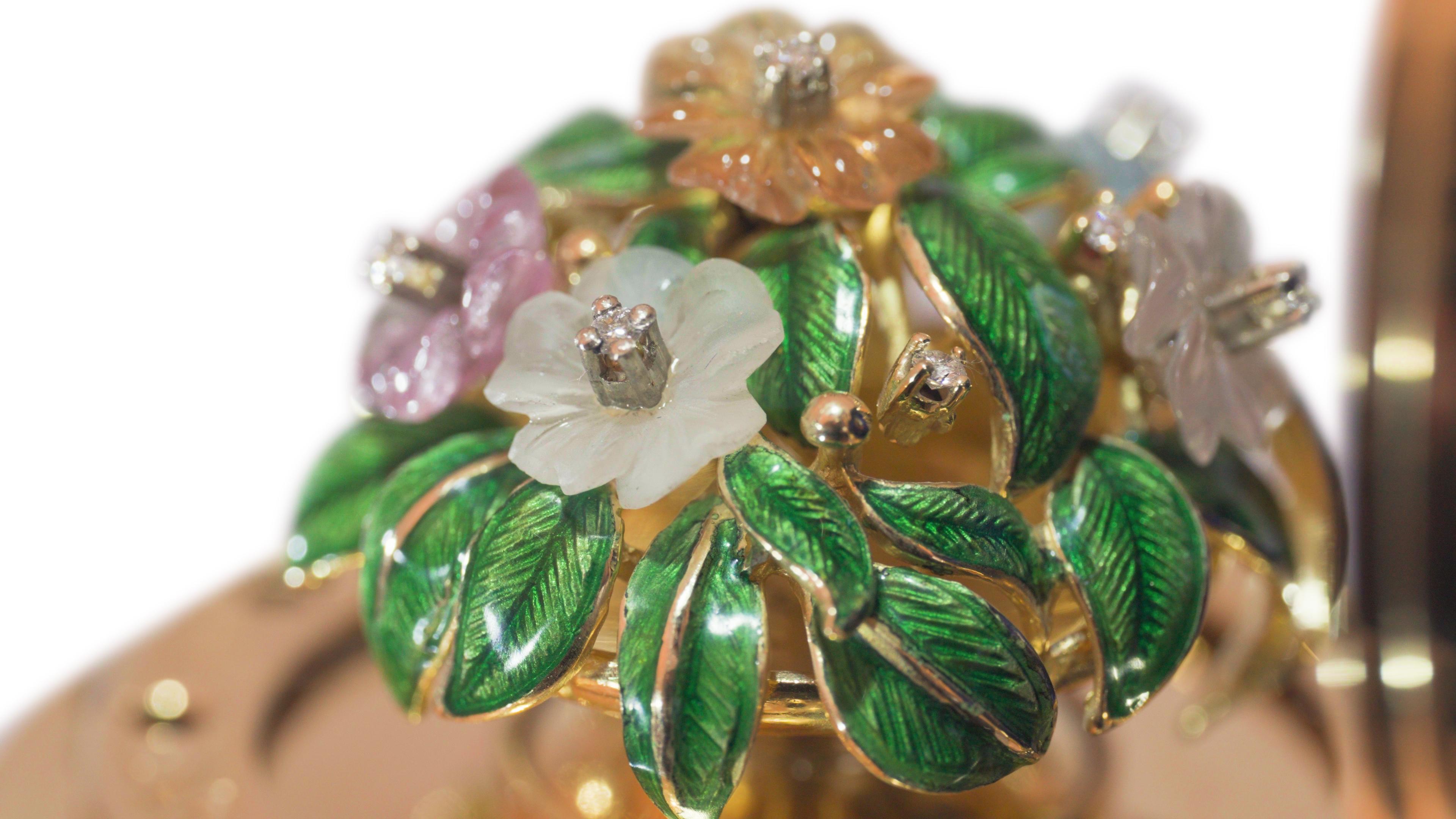 Fabergé Edición Limitada >Huevo de Primavera<, Oro Amarillo 18k, 79 Diamantes, Esmalte Rosa en Excelente estado para la venta en Pforzheim, DE