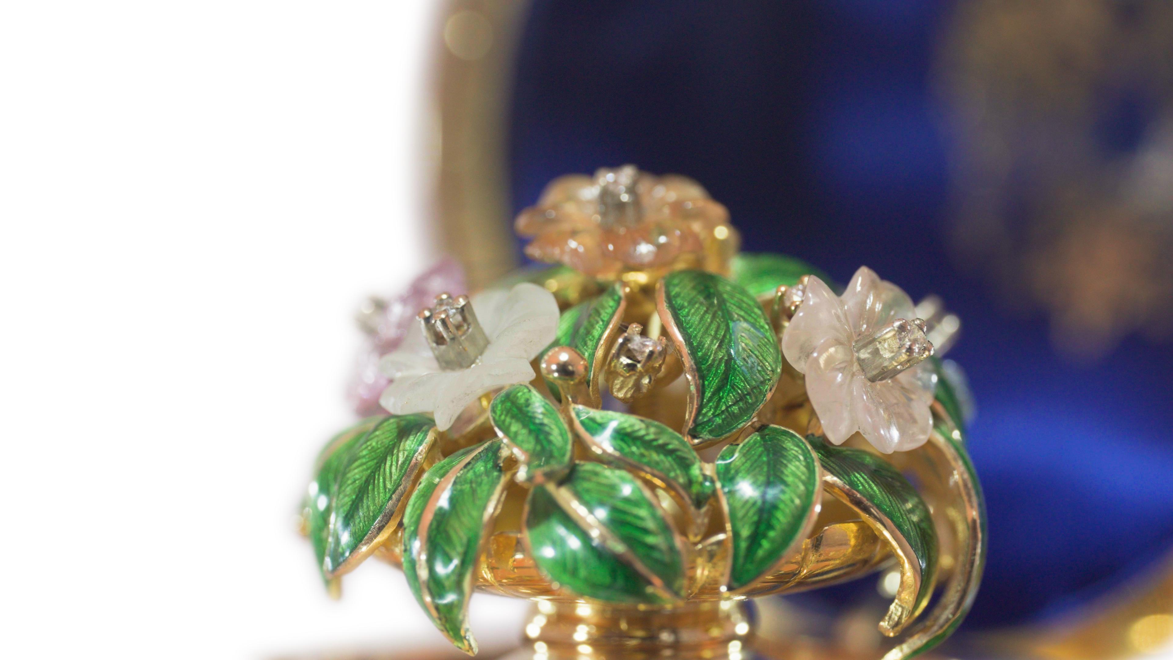 Fabergé Edición Limitada >Huevo de Primavera<, Oro Amarillo 18k, 79 Diamantes, Esmalte Rosa en venta 1
