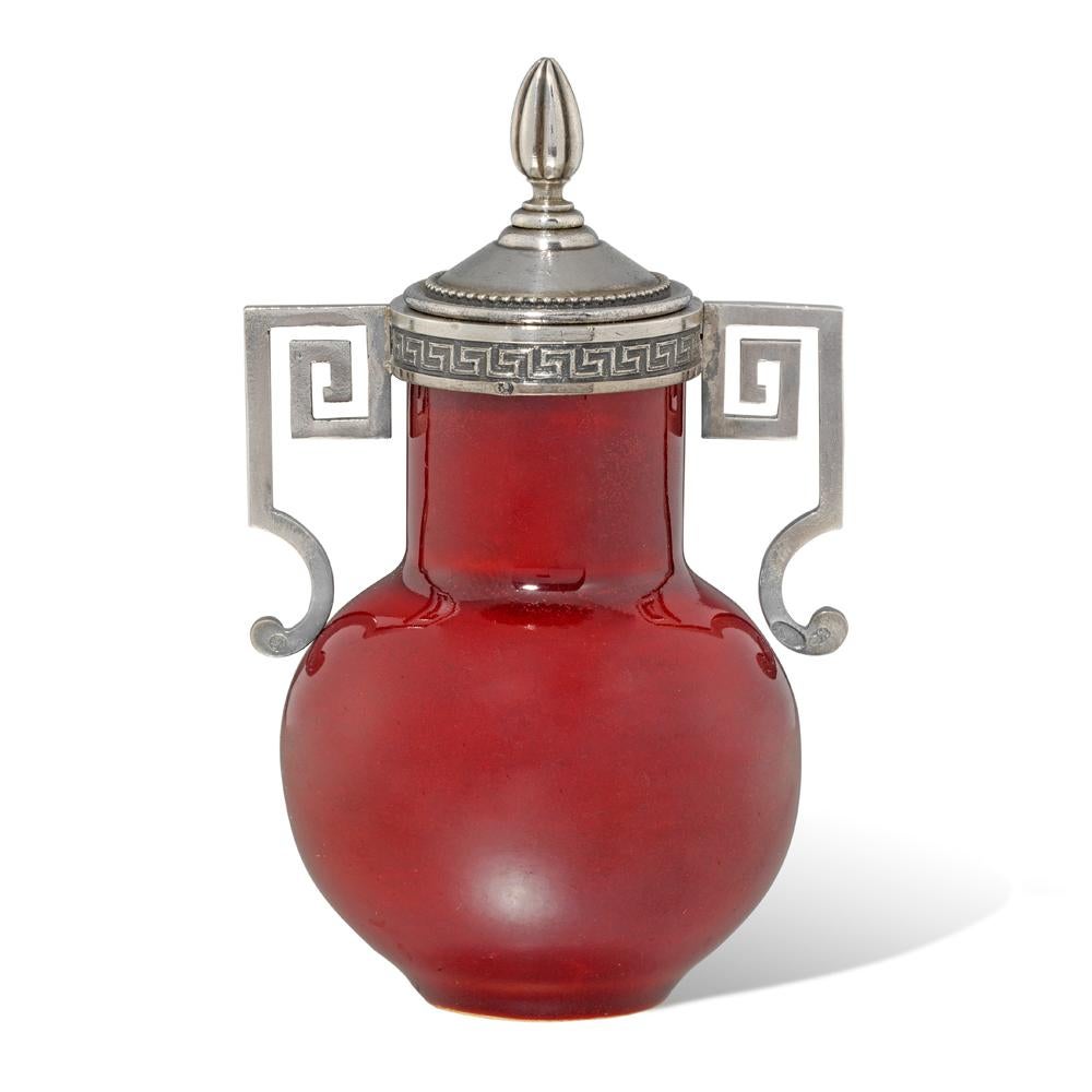 Victorien Pot à chewing-gum en forme d'urne Fabergé en vente