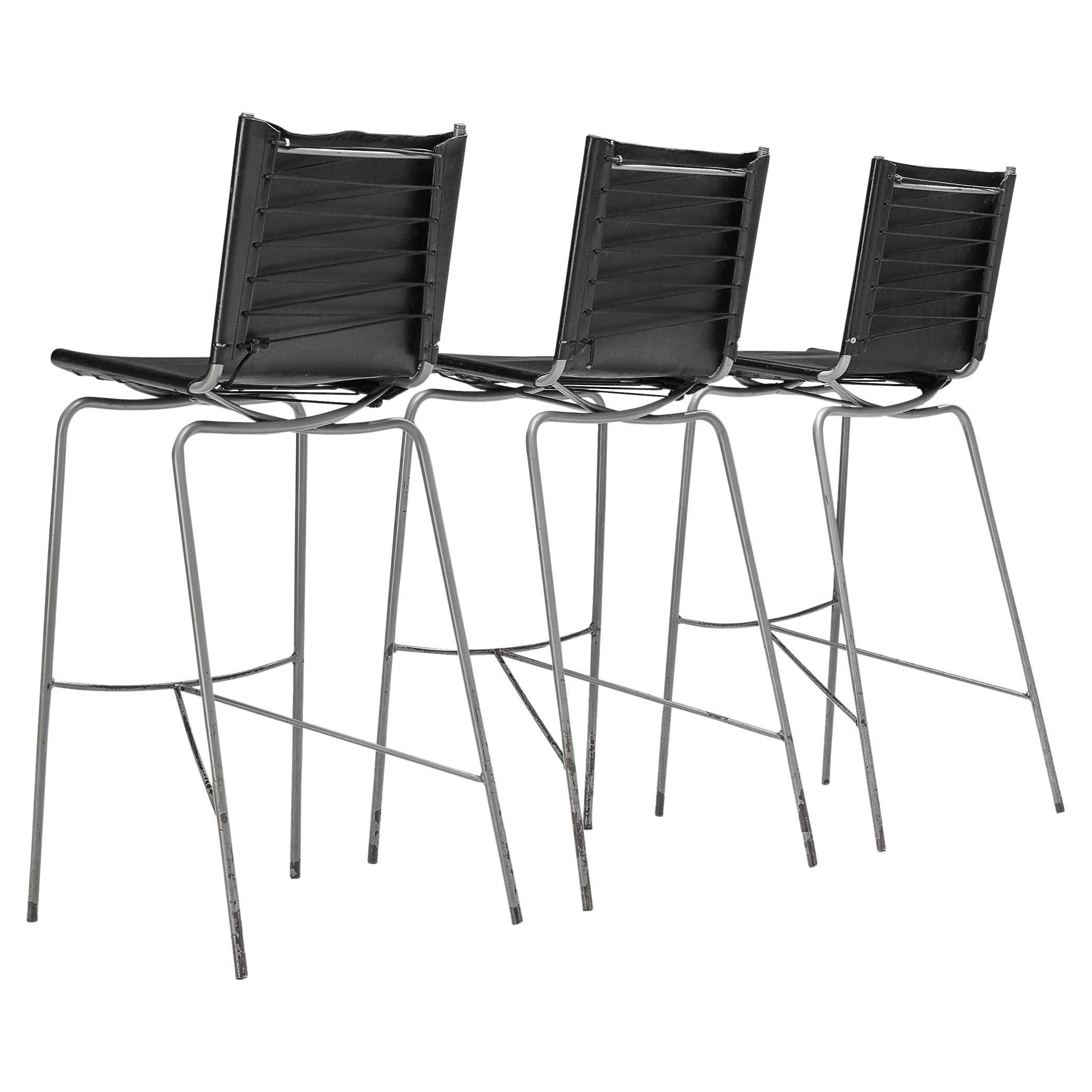 Fabiaan Van Severen Tres taburetes de bar de cuero negro patinado