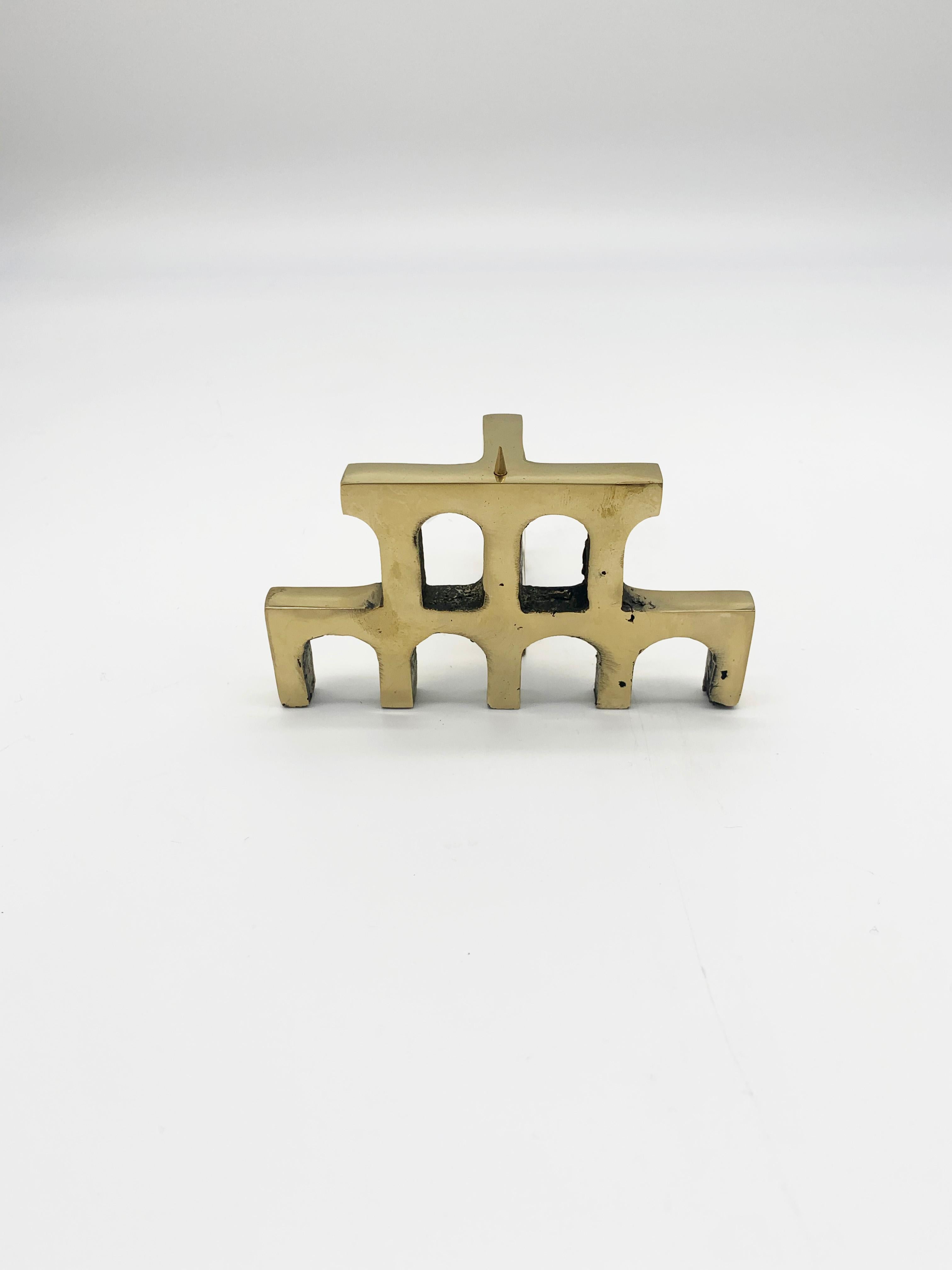 Arch candleholder II made in bronze by Fabien Barrero Carsenat 
Dimensions: 5.11