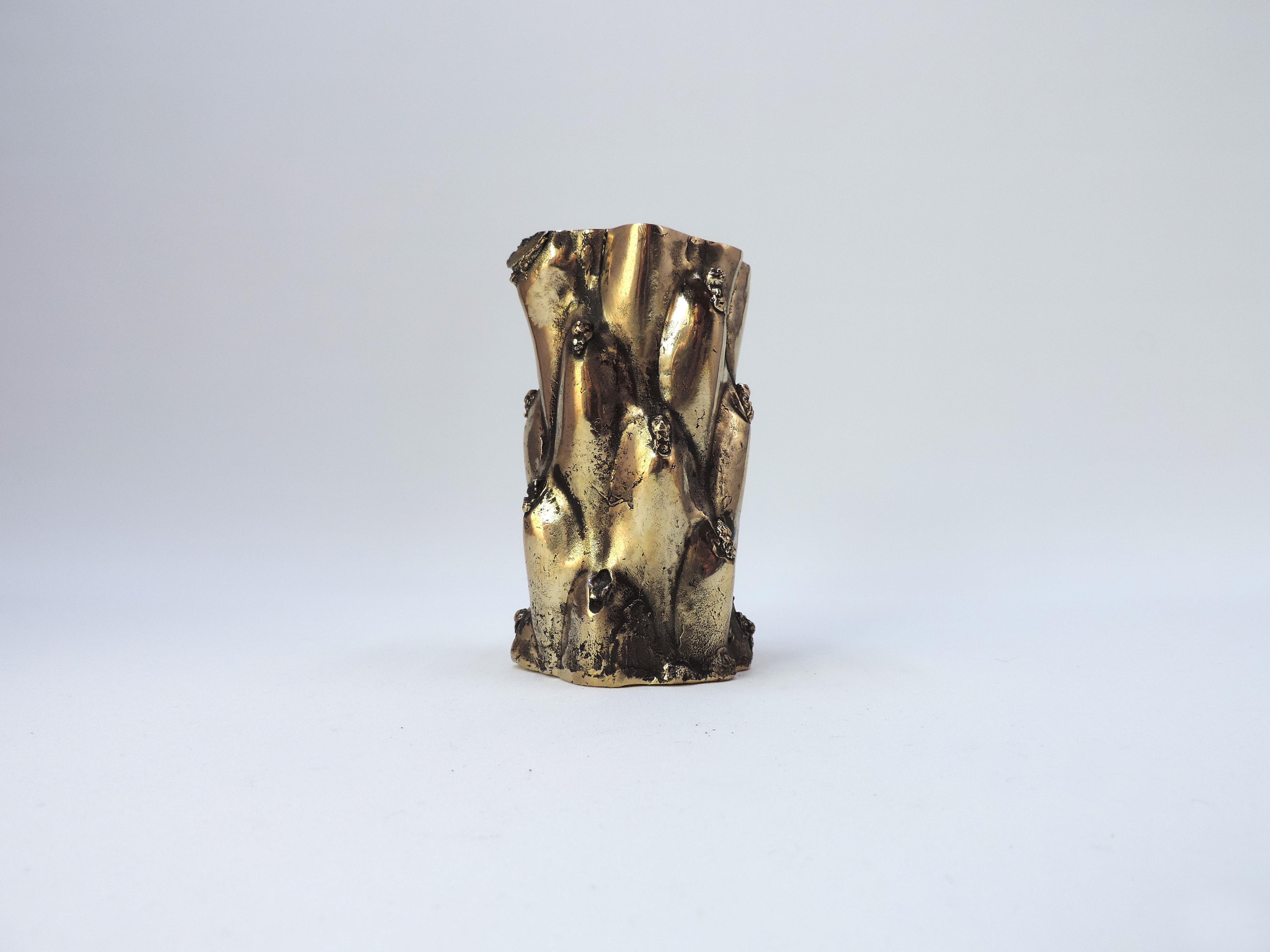 Vase Cactus réalisé en bronze poli par le designer français Fabien Barrero - Carsenat. Un certificat d'authenticité est délivré par la galerie. 

Dimensions : D 2,1