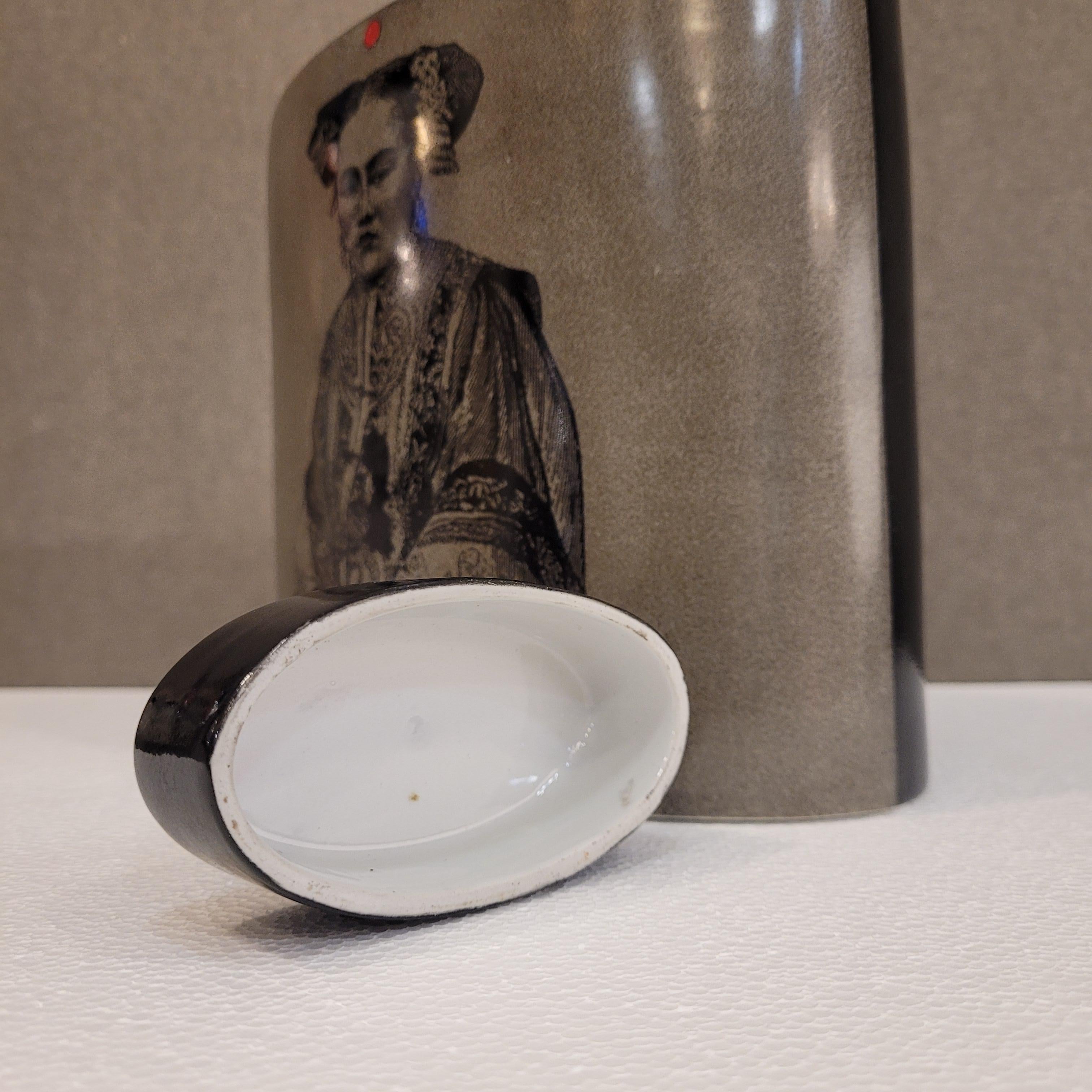 Fabienne Jouvin Chinese black red porcelain Jar Vase Centerpiece In Good Condition In Valladolid, ES