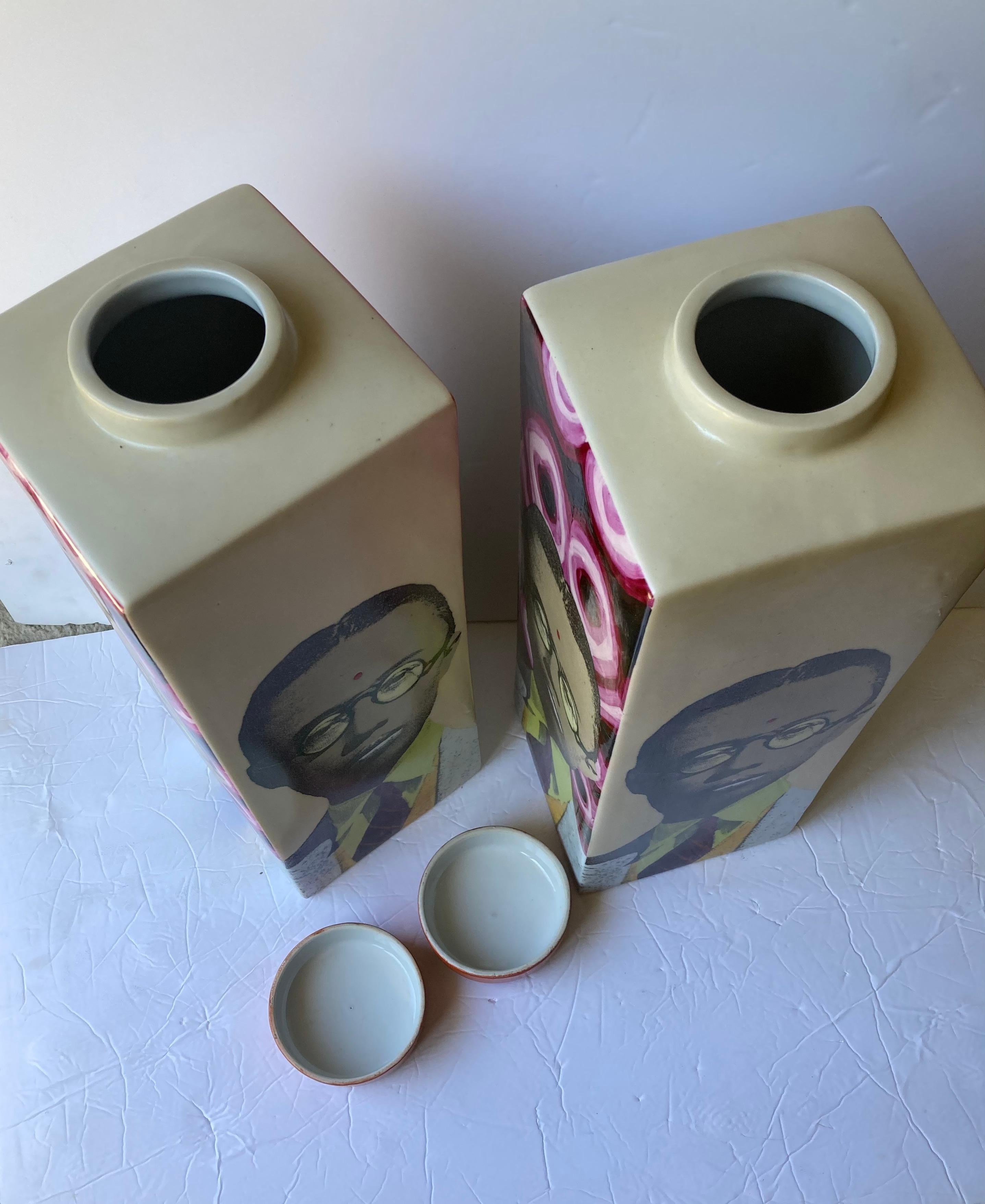 Fabienne Jouvin, zwei Keramik-  Deckelkrüge/-gefäße von Pu Yi . (Postmoderne) im Angebot
