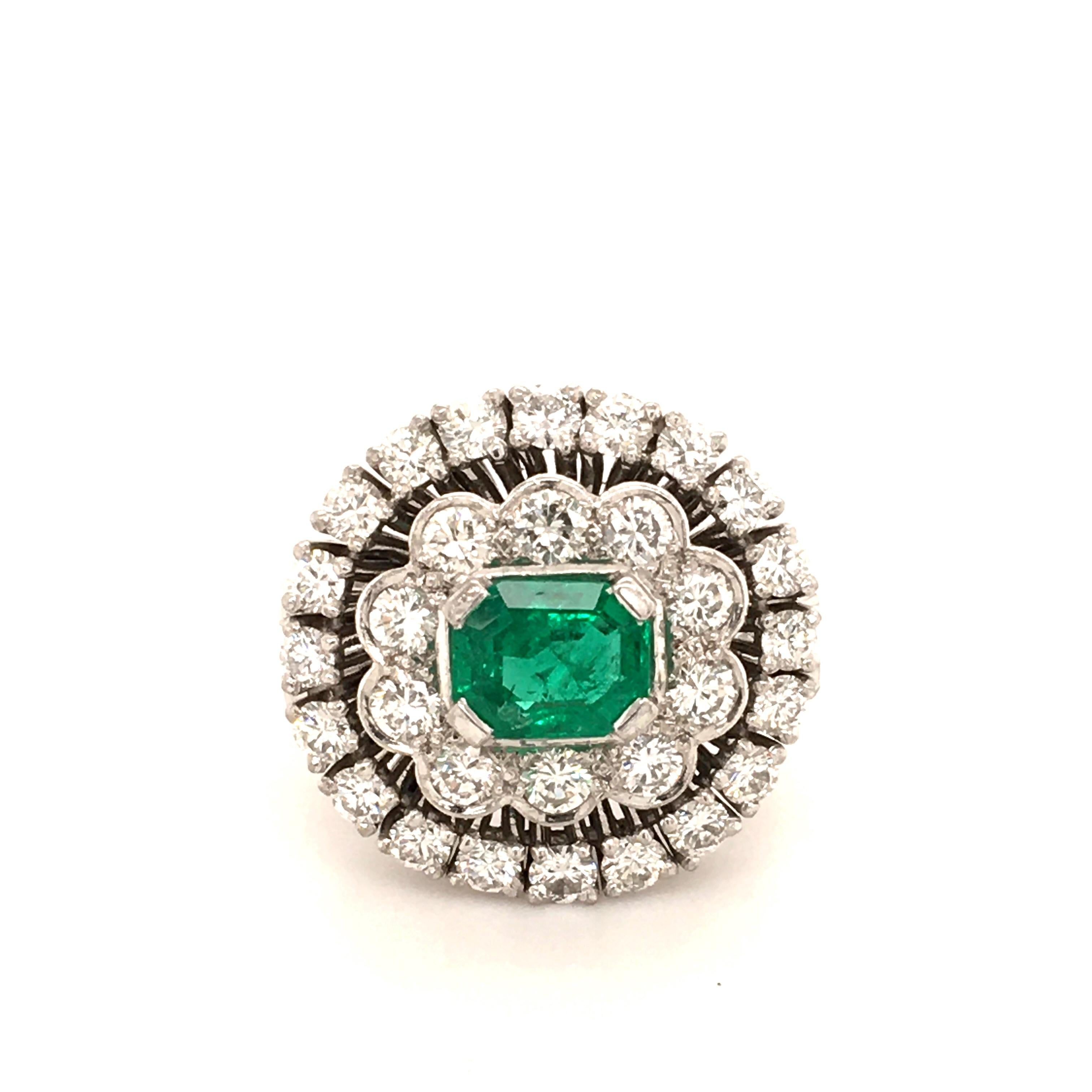 Octagon Cut Fabilous Emerald and Diamond Ring in 18 Karat White Gold For Sale