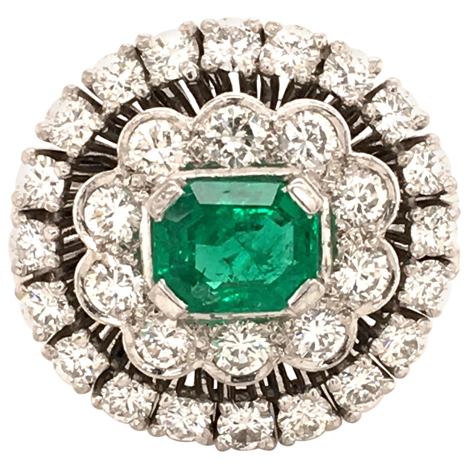 Anillo Fábil de Esmeralda y Diamantes en Oro Blanco de 18 Kilates