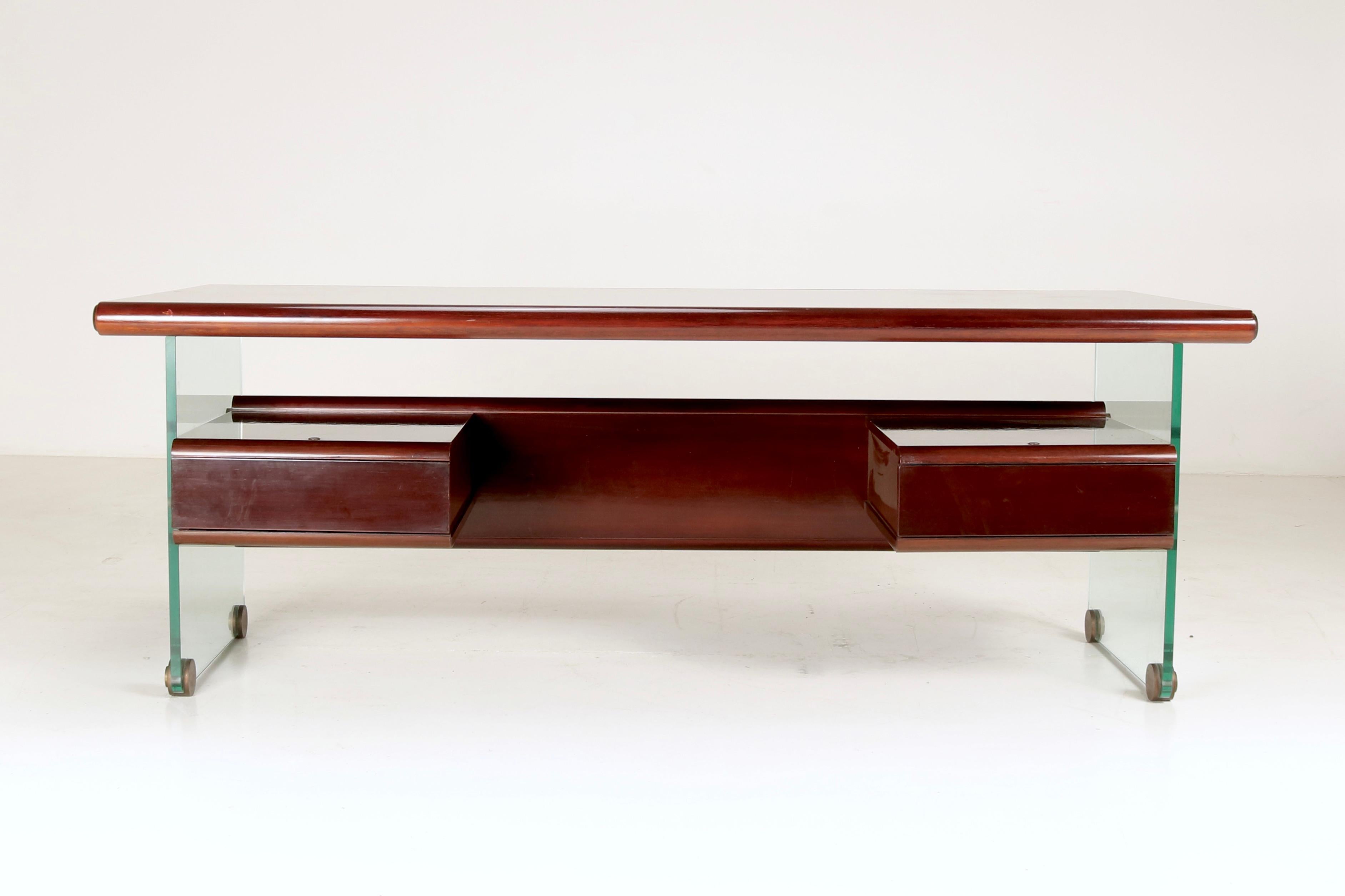 Fabio Lenci Elegant presidential Desk - Wood top and legs, Italian Design, 60s For Sale 3
