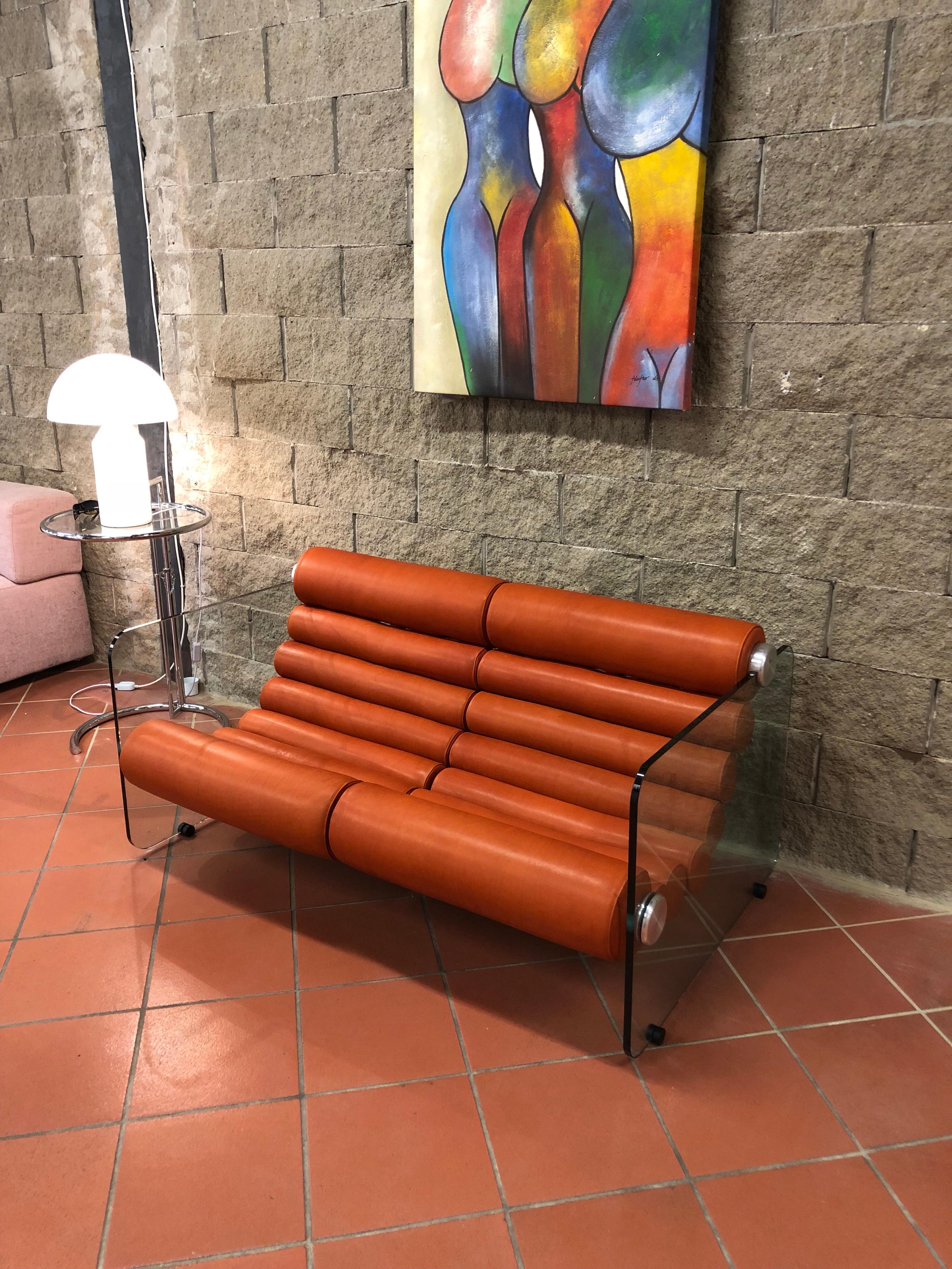 Rare Fabio Lenci two seats sofa for Comfort Line, Italy, 1967. Tempered glass, orange leather, steel structure. In a perfect state.