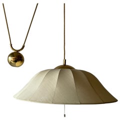 Lampe à suspension à contrepoids en tissu et laiton de WKR, 1970, Allemagne