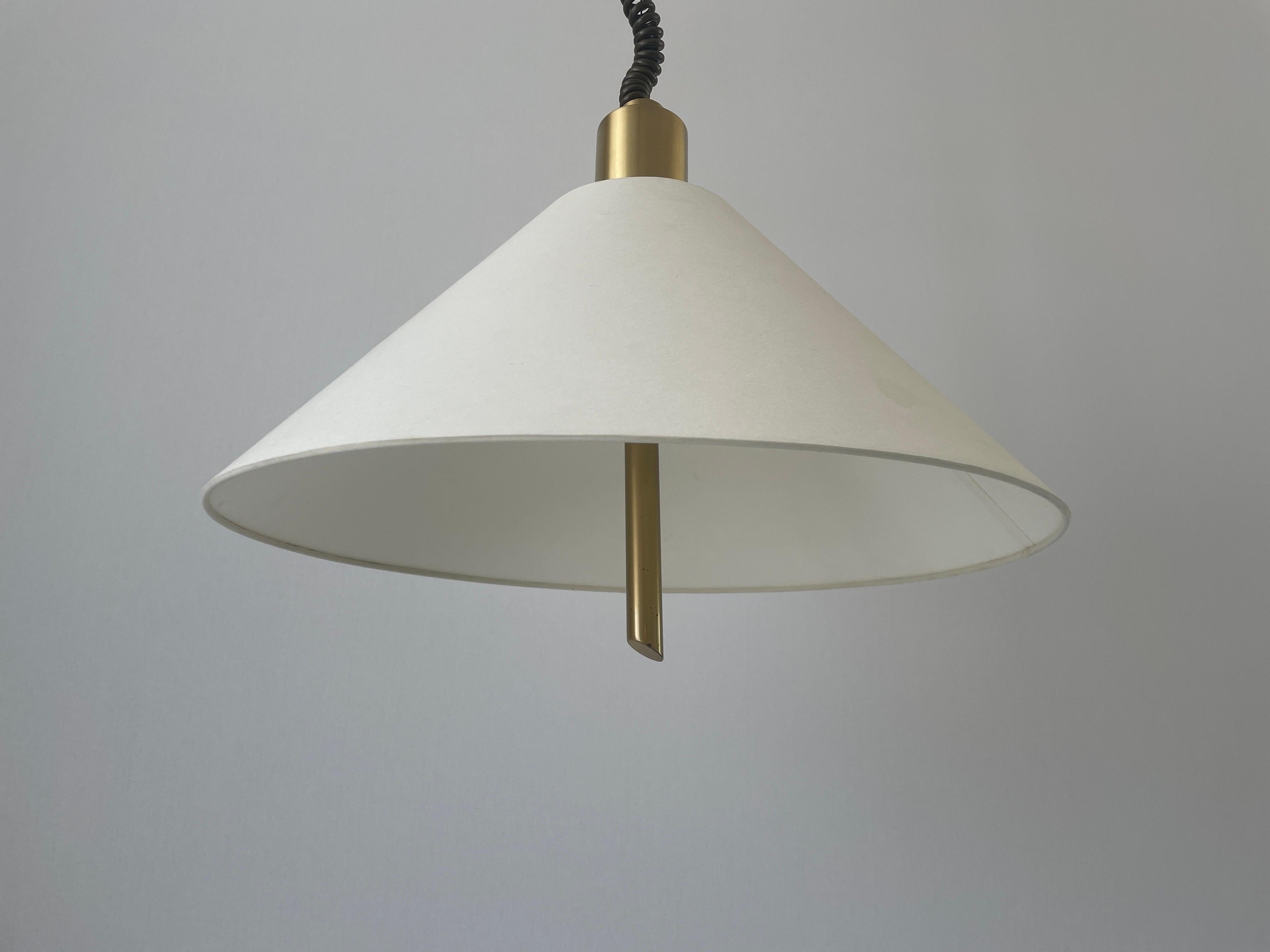 Mid-Century moderno Lampada a sospensione in tessuto e ottone di WKR, anni '70, Germania in vendita