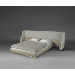 Lit Henri Bed de Madheke, recouvert de tissu et de cuir