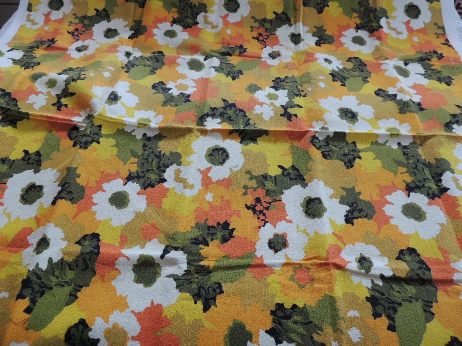 Fabric by the yard, Pop Art style colorful floral cotton fabric
Printed cotton.
Ideal for upholstery, pillows or shade.
Size: 46