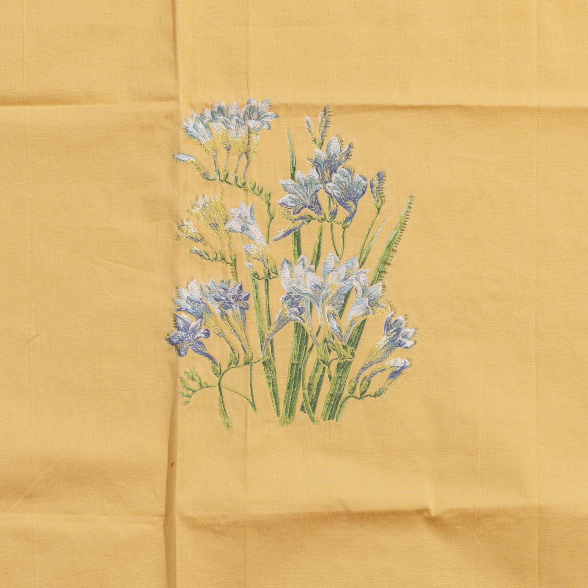 Italiano Lampade in tessuto con fresie blu e un'IDEA in vendita