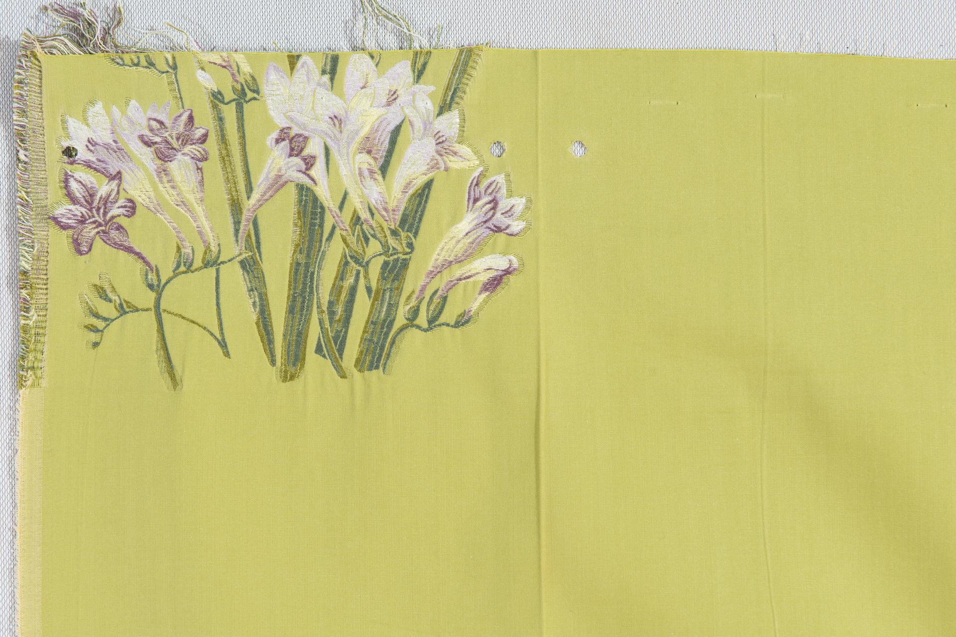 Cotone Lampade in Fabrice con Fiori di Fresia e un'IDEA in vendita