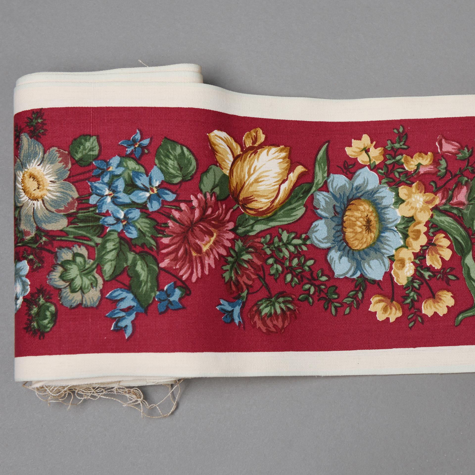 Cotone Fabric Ornamental Border with Flowers in vendita