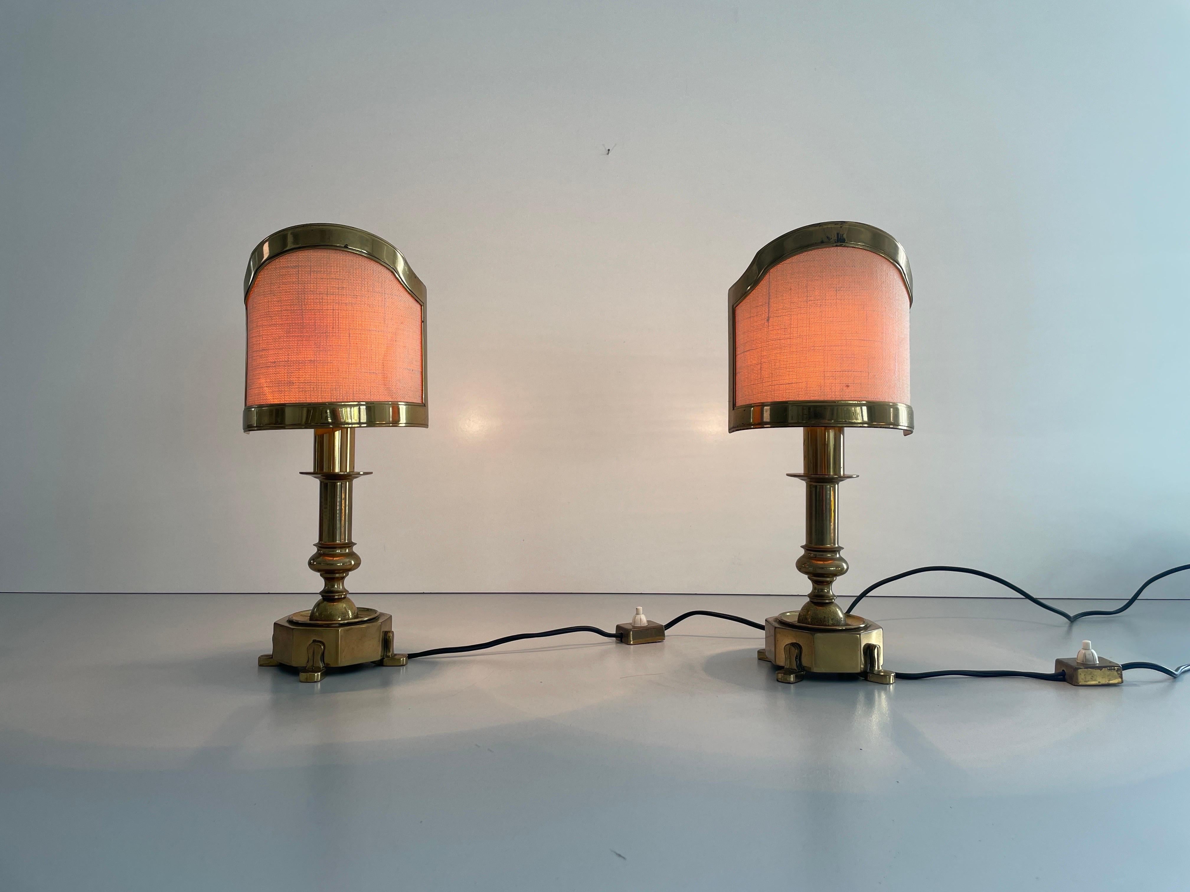 Coppia di lampade da tavolo in ottone massiccio con paralume in tessuto, anni '60, Italia in vendita 4