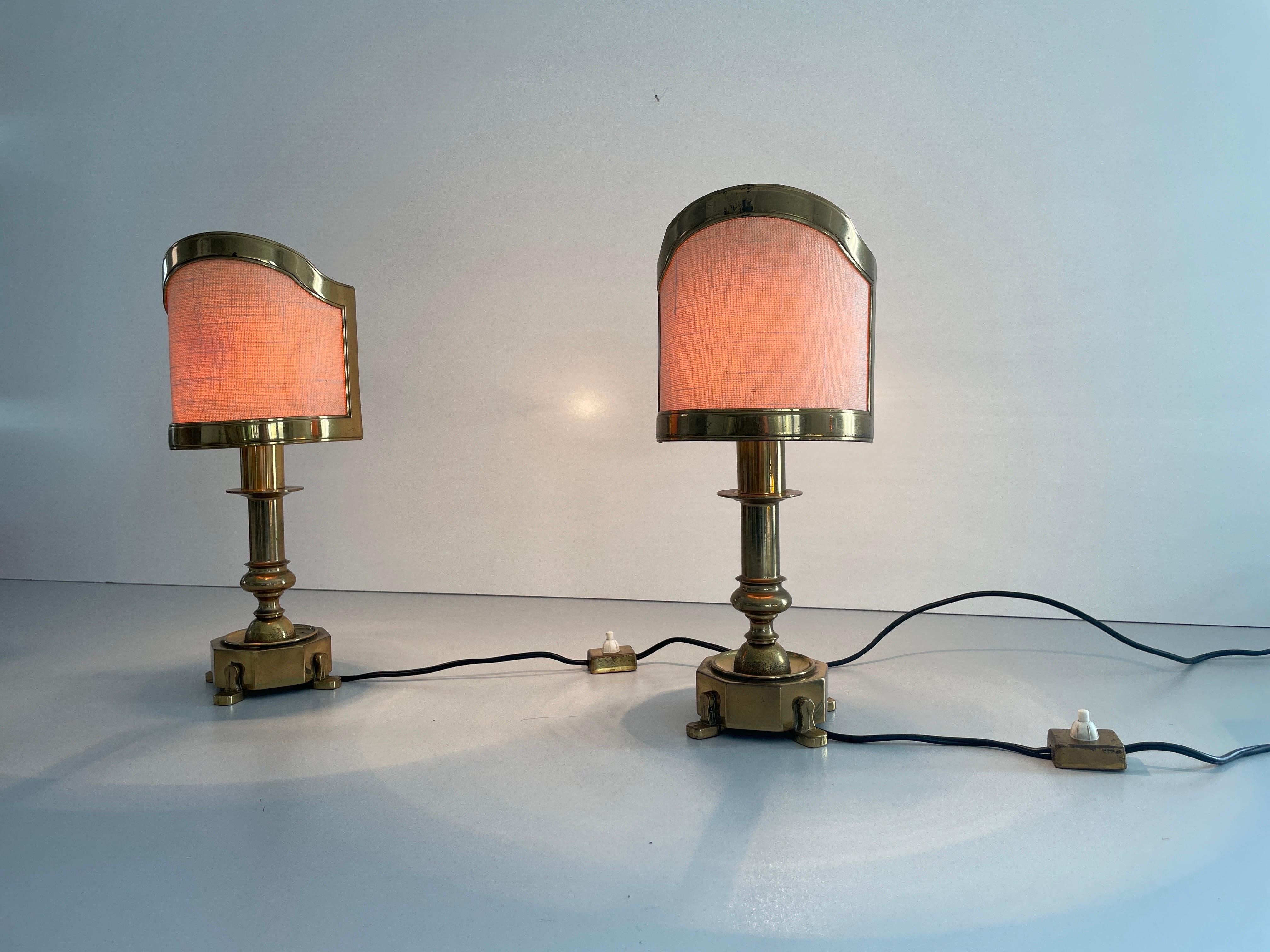 Coppia di lampade da tavolo in ottone massiccio con paralume in tessuto, anni '60, Italia in vendita 5
