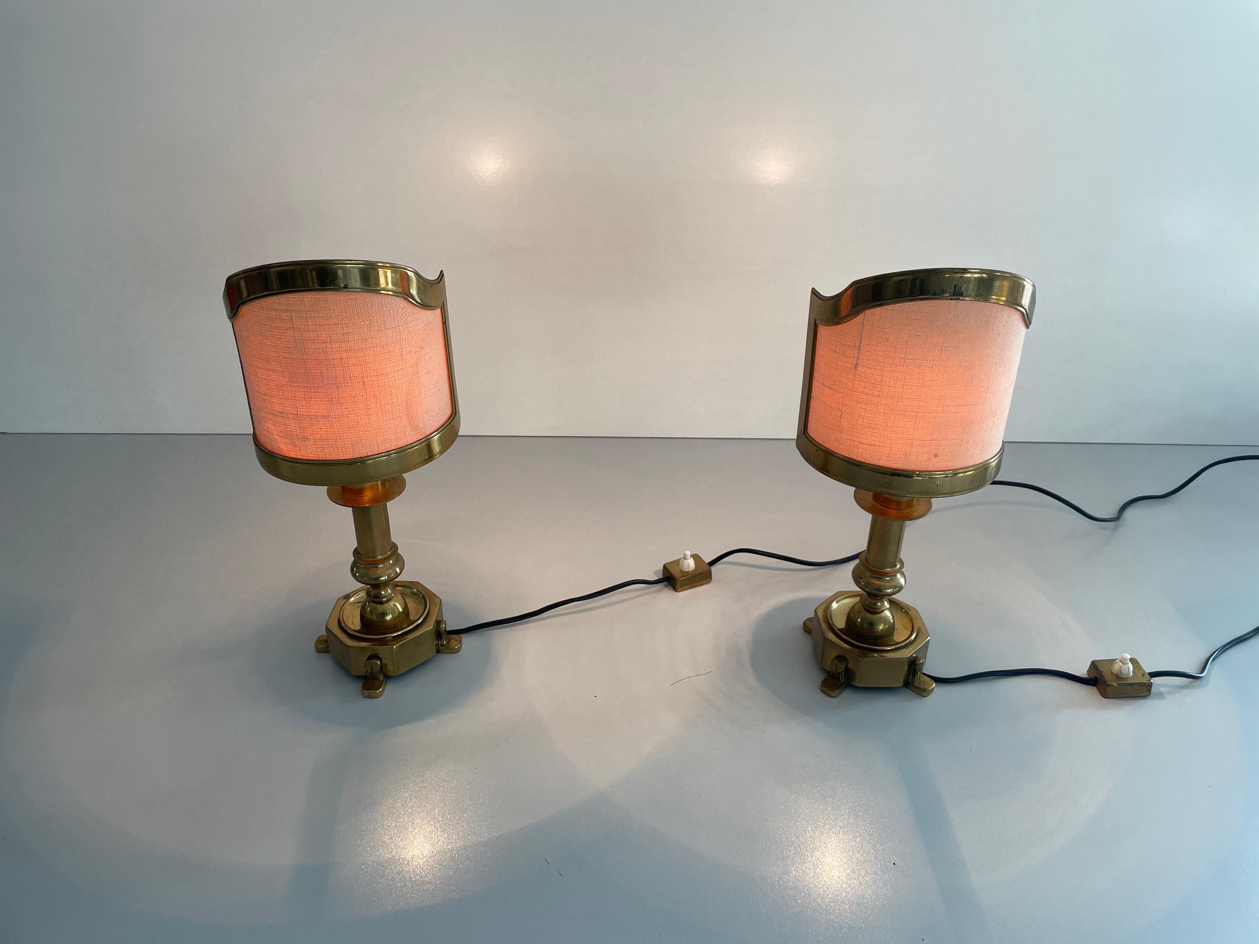 Coppia di lampade da tavolo in ottone massiccio con paralume in tessuto, anni '60, Italia in vendita 7