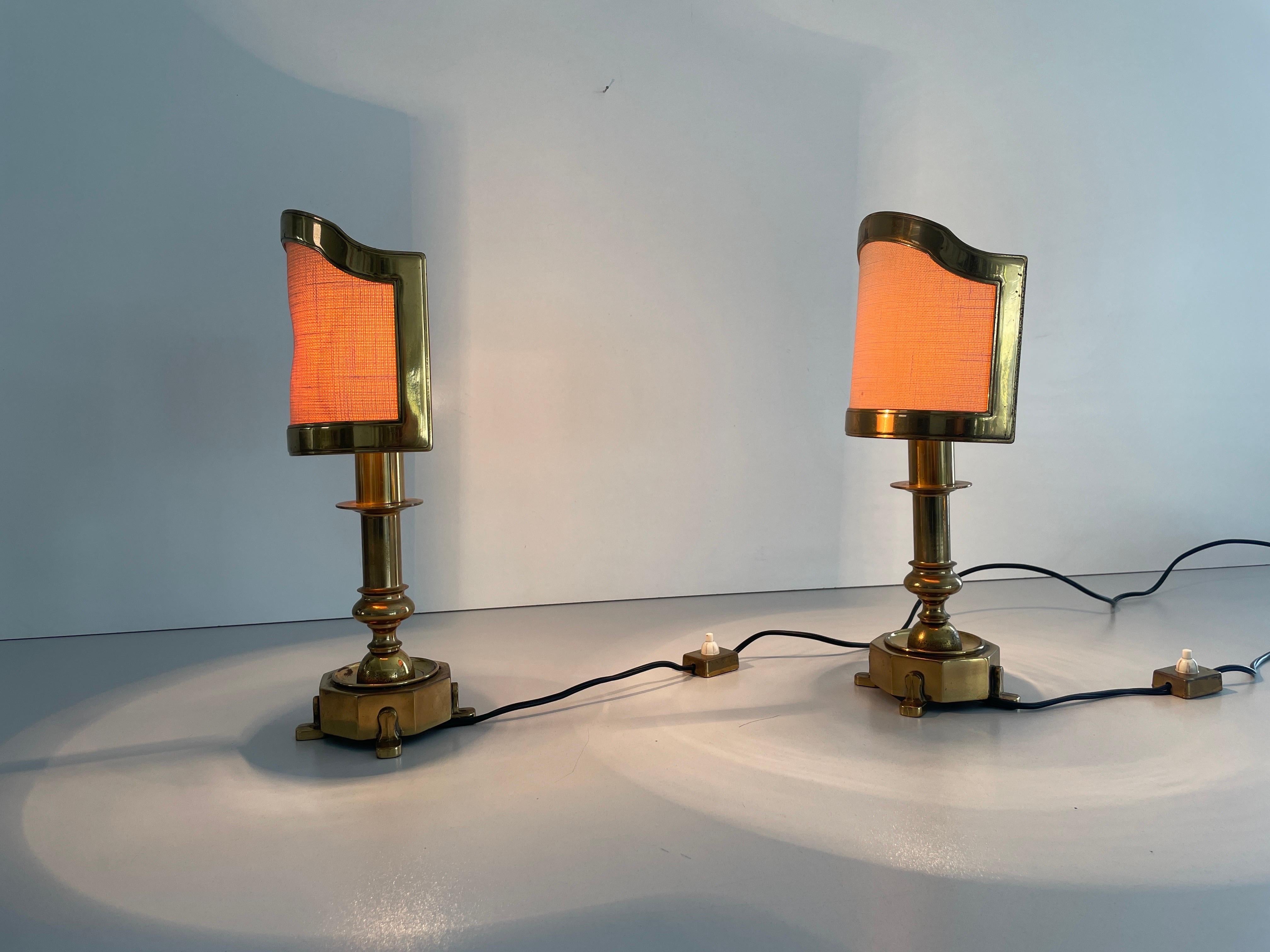 Coppia di lampade da tavolo in ottone massiccio con paralume in tessuto, anni '60, Italia in vendita 9