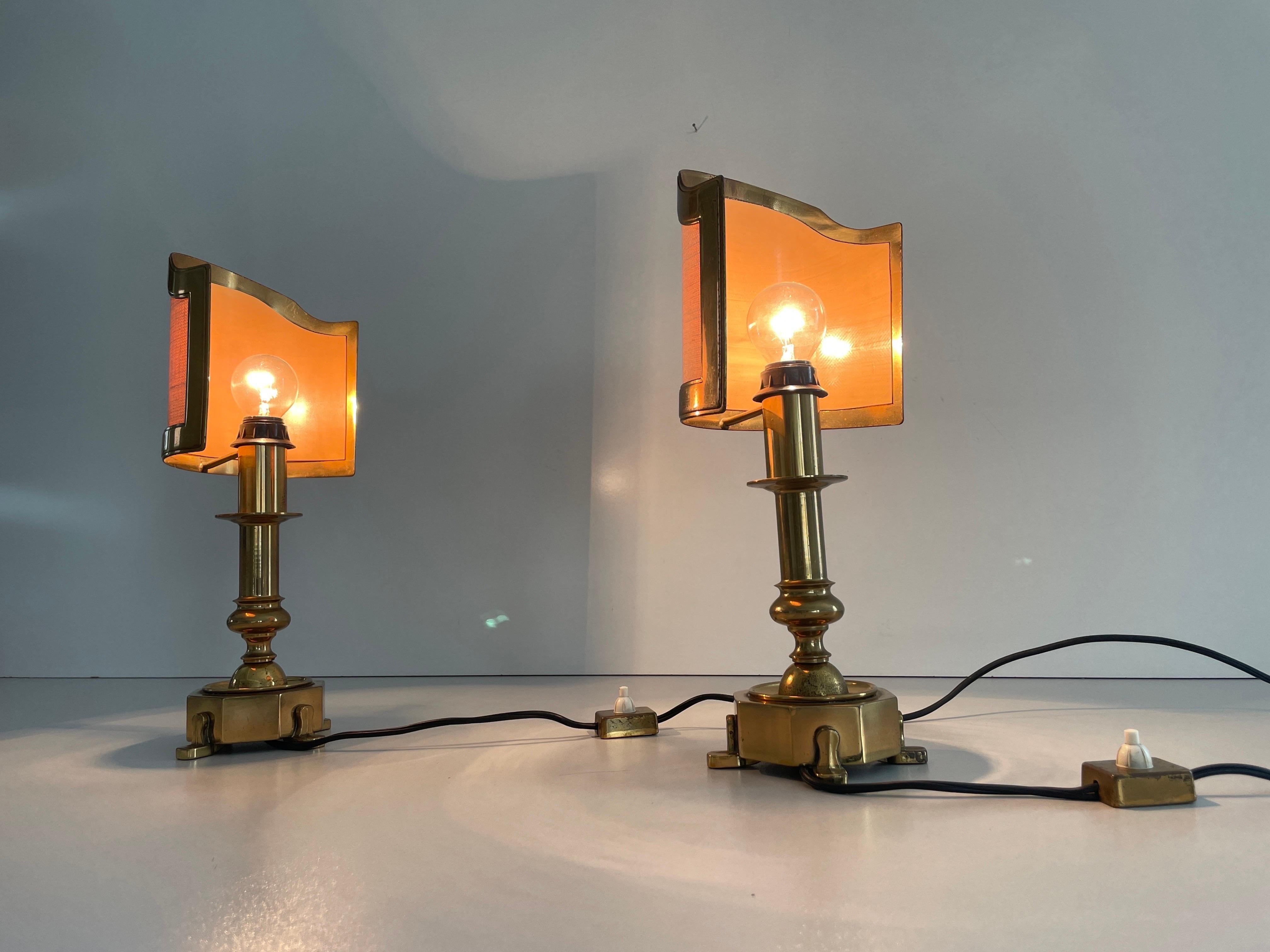 Coppia di lampade da tavolo in ottone massiccio con paralume in tessuto, anni '60, Italia in vendita 12