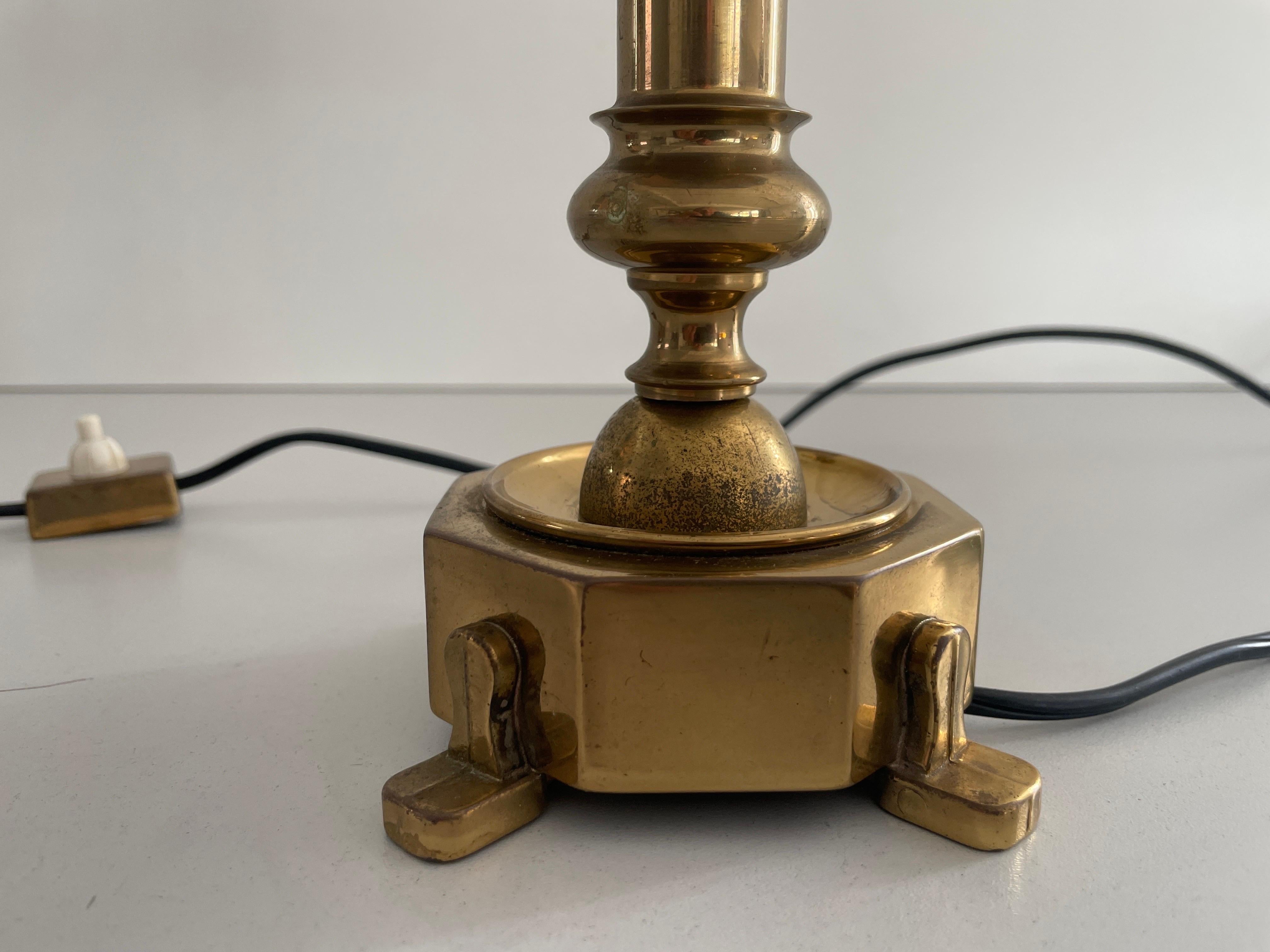 Coppia di lampade da tavolo in ottone massiccio con paralume in tessuto, anni '60, Italia in vendita 1