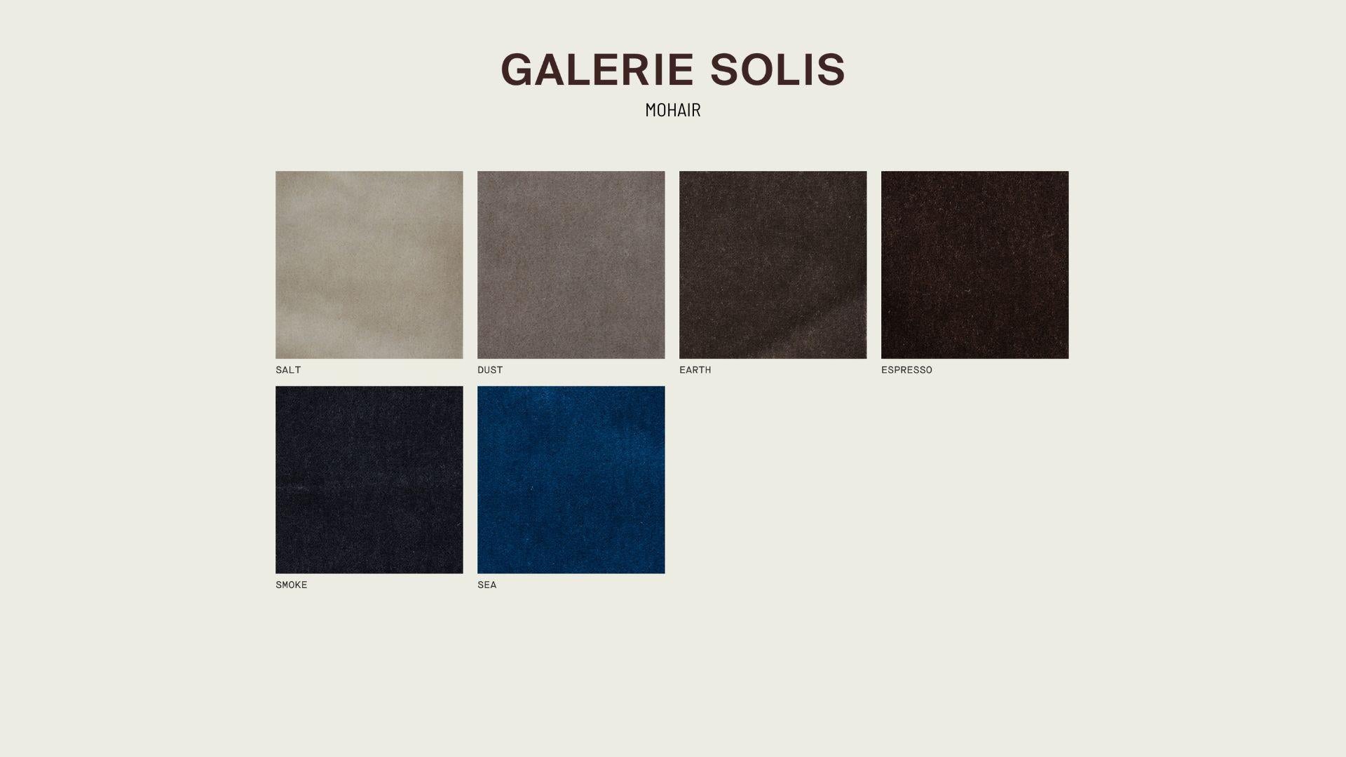 Diese Mohairs sind ausschließlich für unsere maßgefertigten Polstermöbel, wie die Sofas und Stühle von Galerie Solis, erhältlich. Wenn Sie die Stoffe persönlich sehen möchten, bieten wir Ihnen eine Mohair Sample Box für $30 plus Versand an. Die