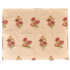 Stoff mit Blumen in Relief