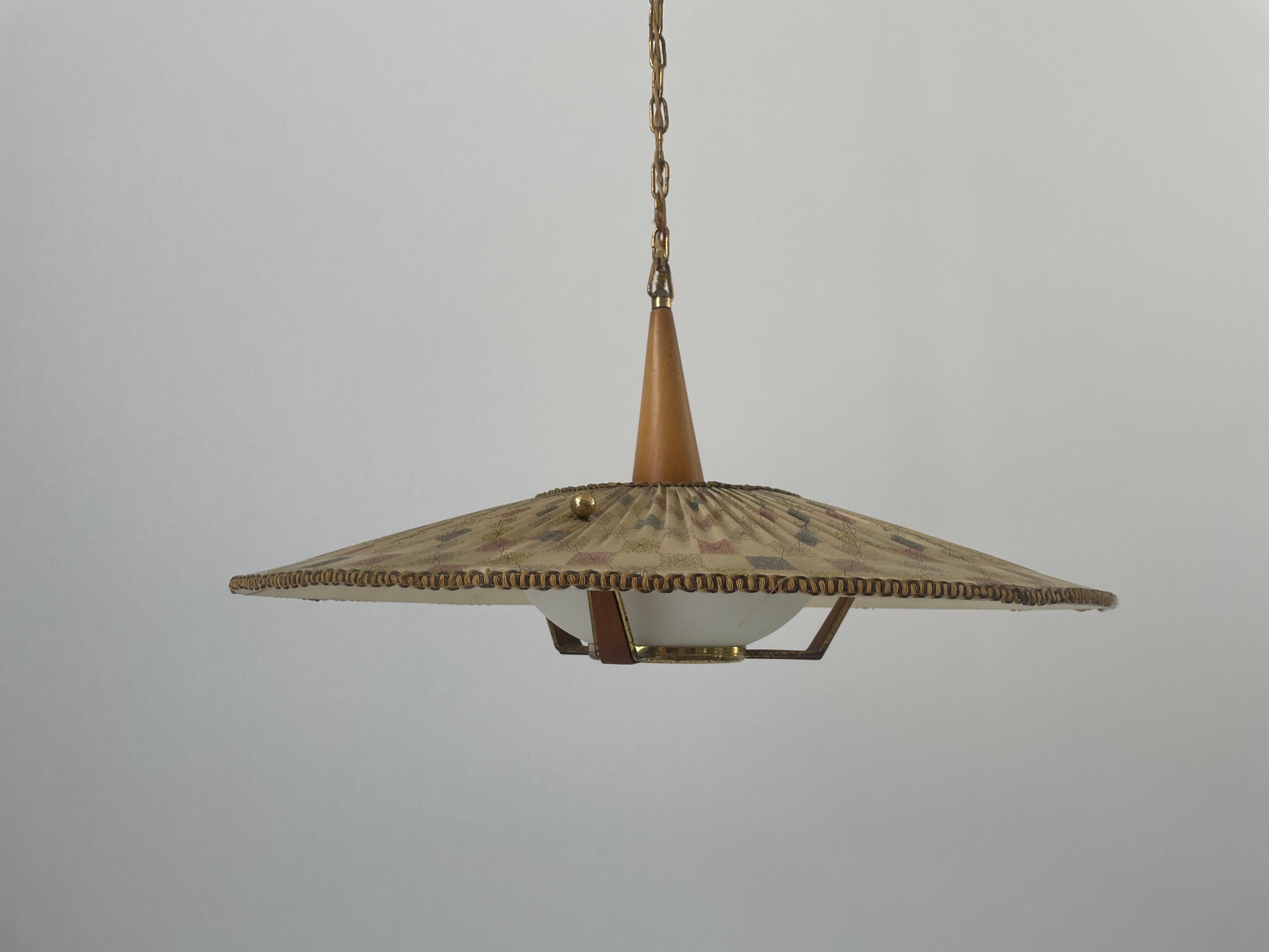 italien Grande lampe suspendue en tissu, Wood Wood Wood et laiton, années 1960, Italie en vente