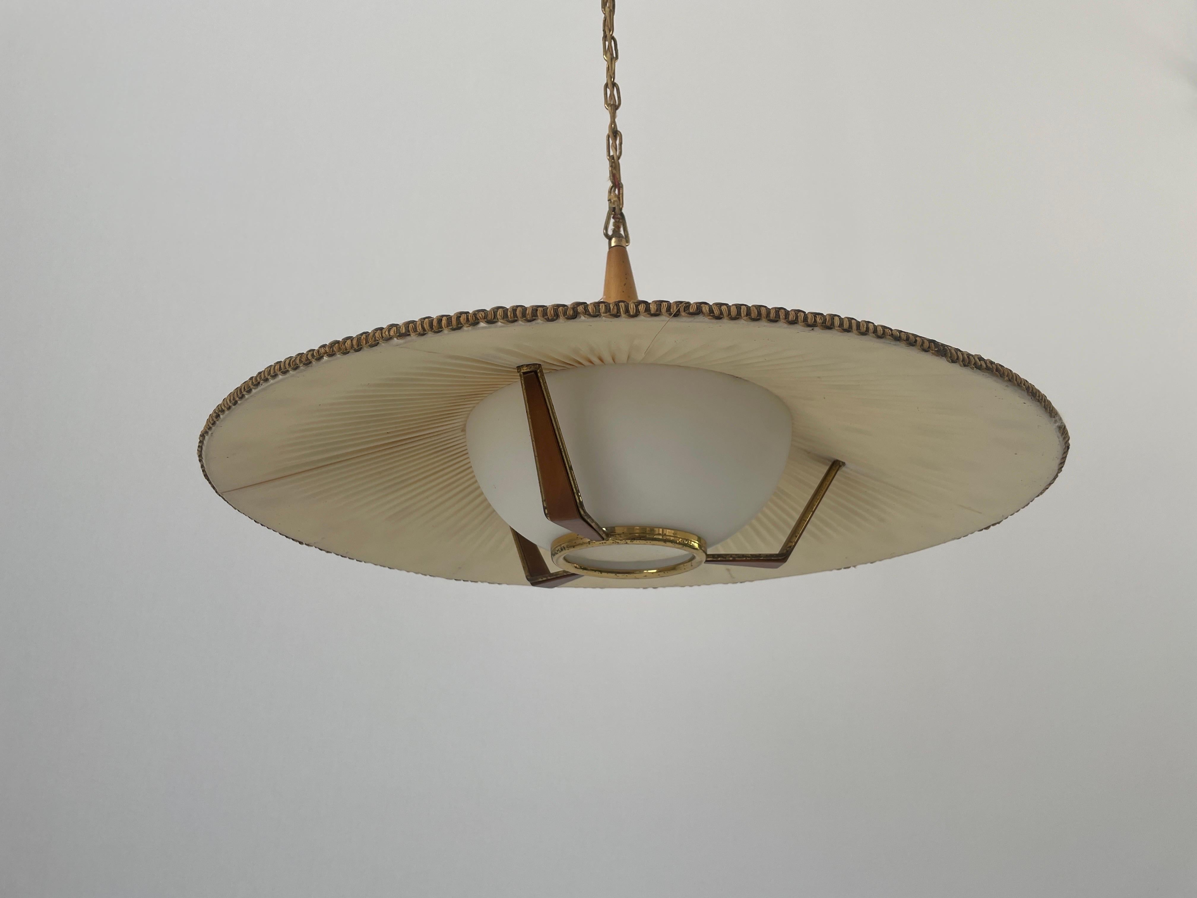 Grande lampe suspendue en tissu, Wood Wood Wood et laiton, années 1960, Italie Excellent état - En vente à Hagenbach, DE