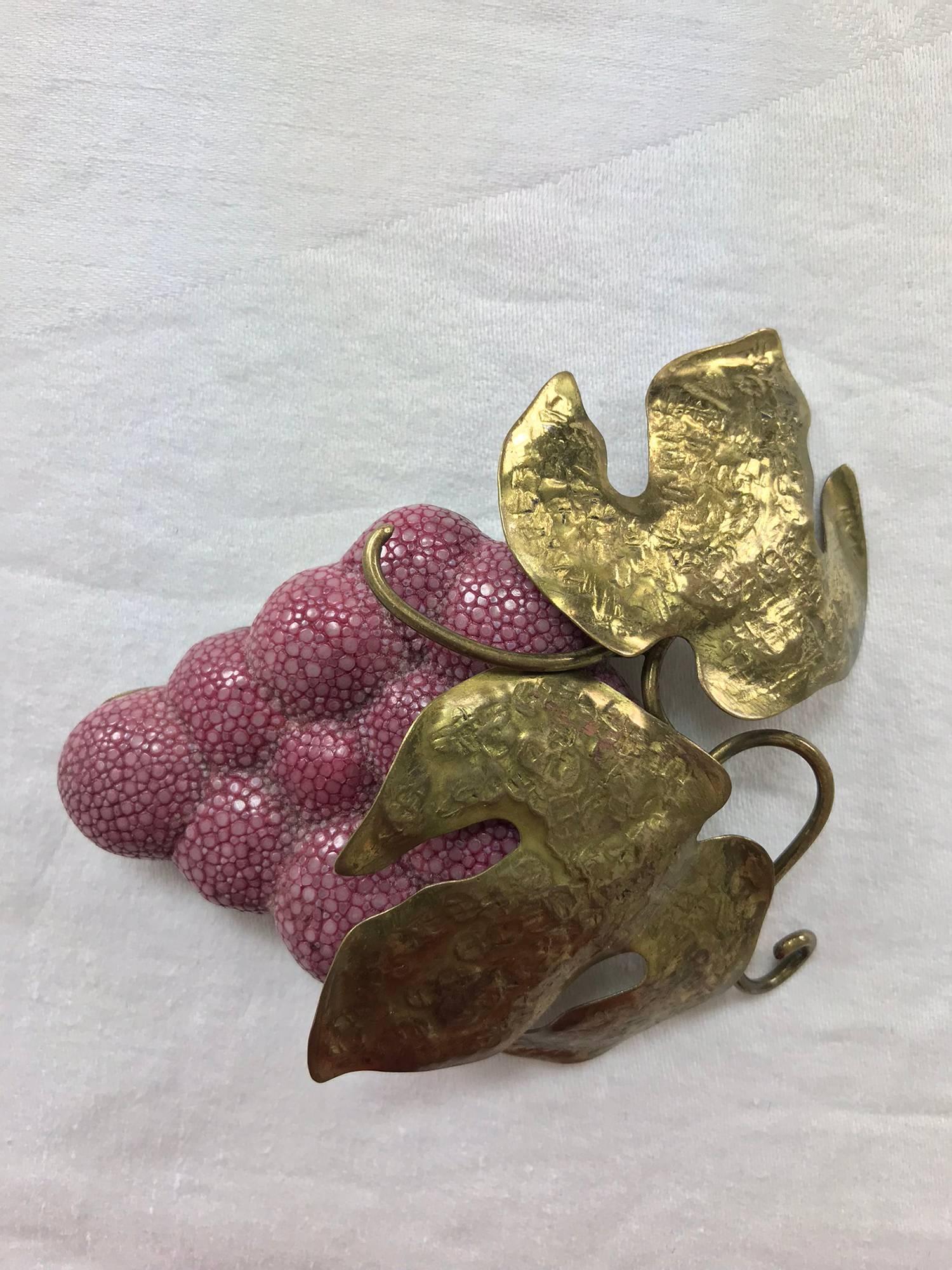 Fabrice Paris, giant pink grapes with gold metal leaves brooch. Large detailed resin grapes in pale purple pink with a crackle finish. Leaves of golden brass with twining tendrils. The grapes are backed in brass. Marked Fabrice Paris. In excellent