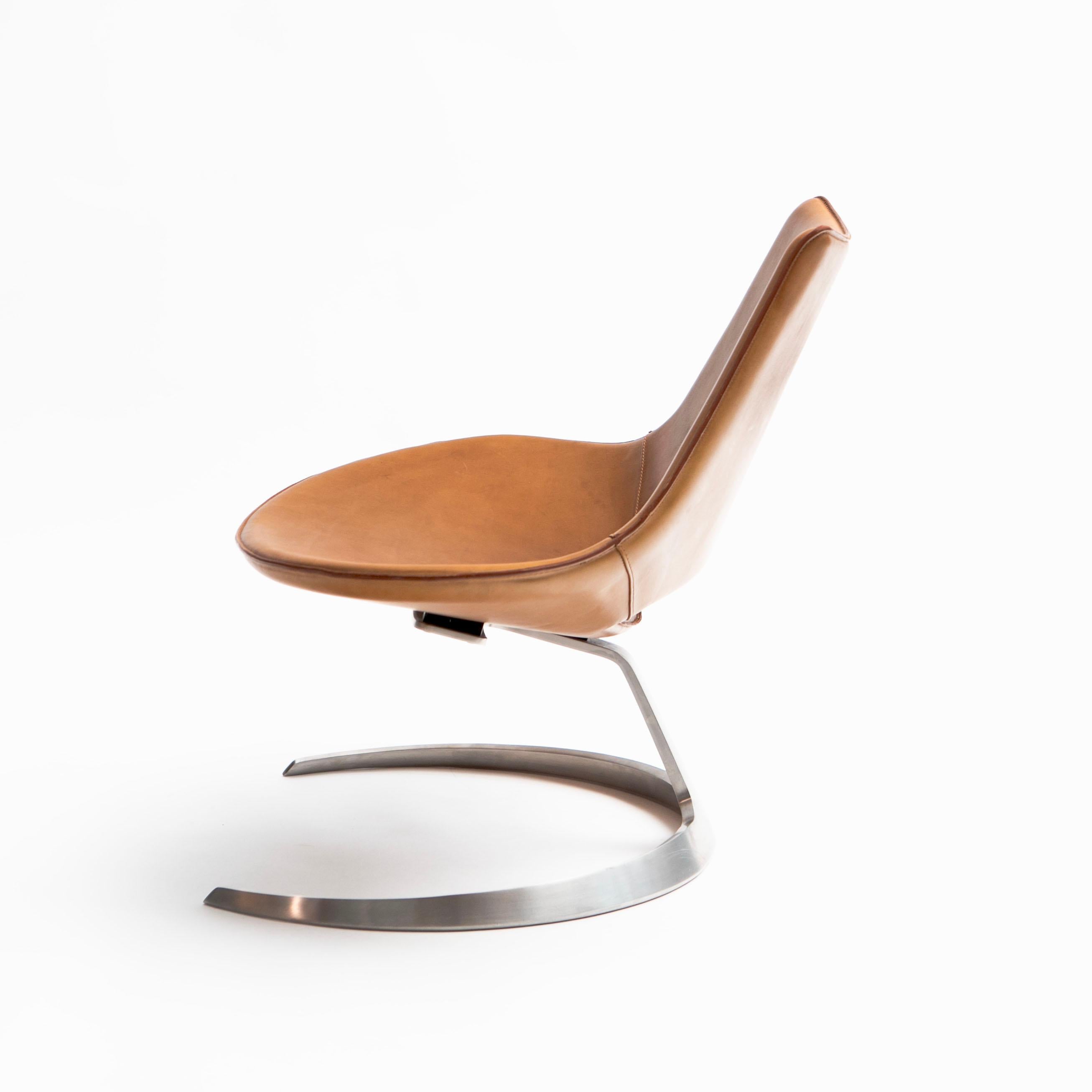 Danois Fabricius and Kastholm 'Scimitar' Lounge Chair en cuir cognac en vente