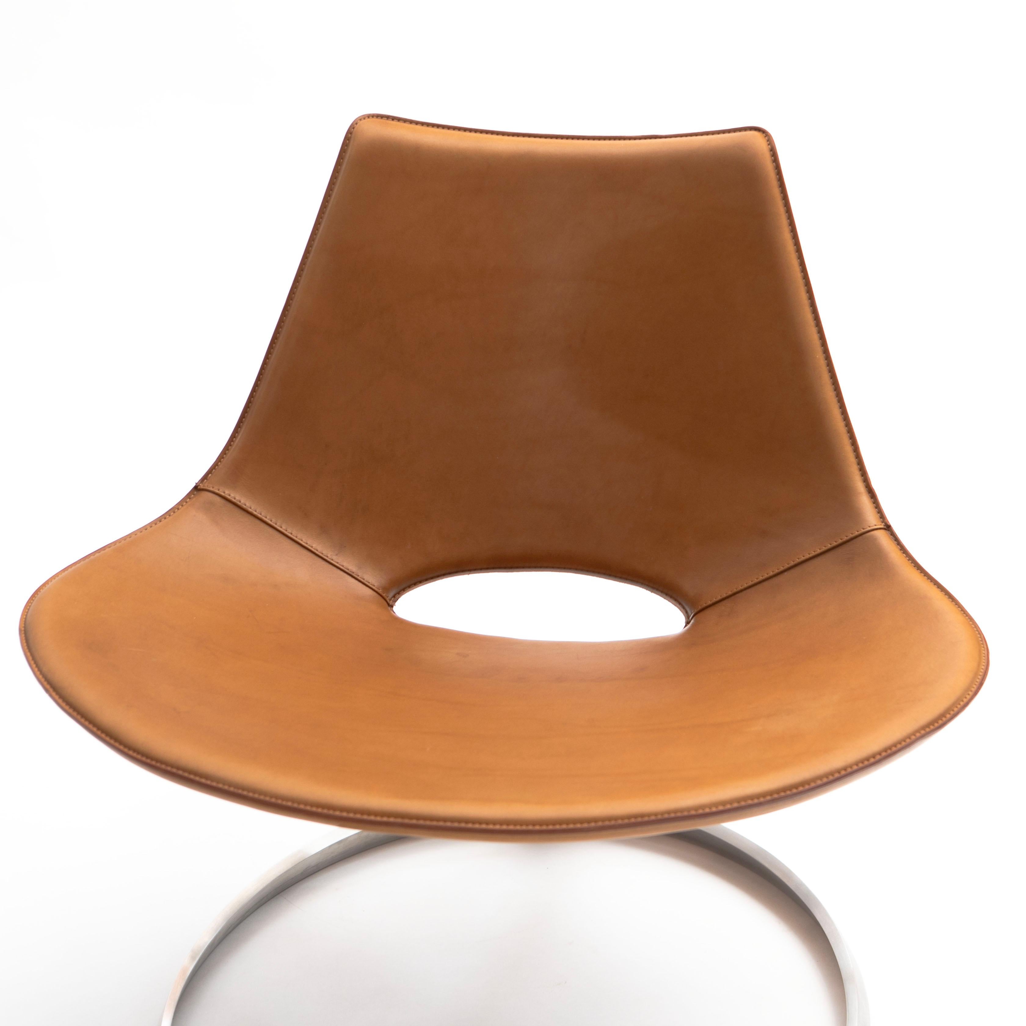 Acier inoxydable Fabricius and Kastholm 'Scimitar' Lounge Chair en cuir cognac en vente