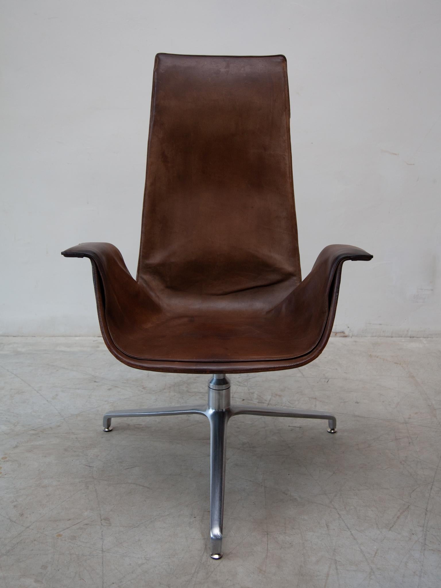 A timeless sculpture of modernity, chocolate brown leather beautiful FK 6725 lounge chair designed in 1964, the model received a federal award for good form. As a meeting lounge chair, designed by Preben Fabricius and Jörgen Kastholm, the models