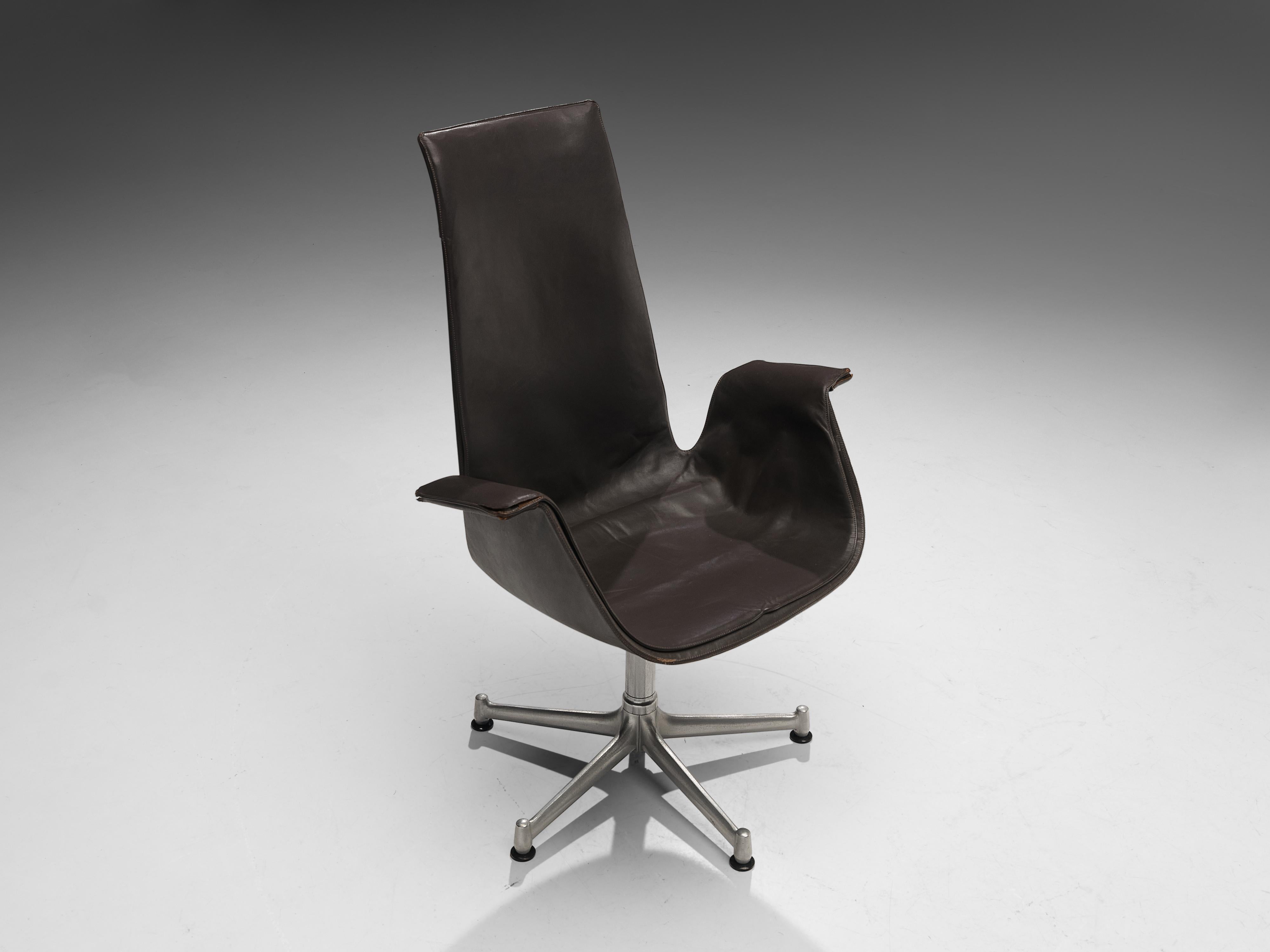 Preben Fabricius and Jørgen Kastholm for Kill International, chair model 'FK 6725', leather, steel, Denmark, designed in 1966

Wonderful 'Bird chair' by designer duo Fabricius & Kastholm. Due to the fiberglass shell, the form is very organic. The