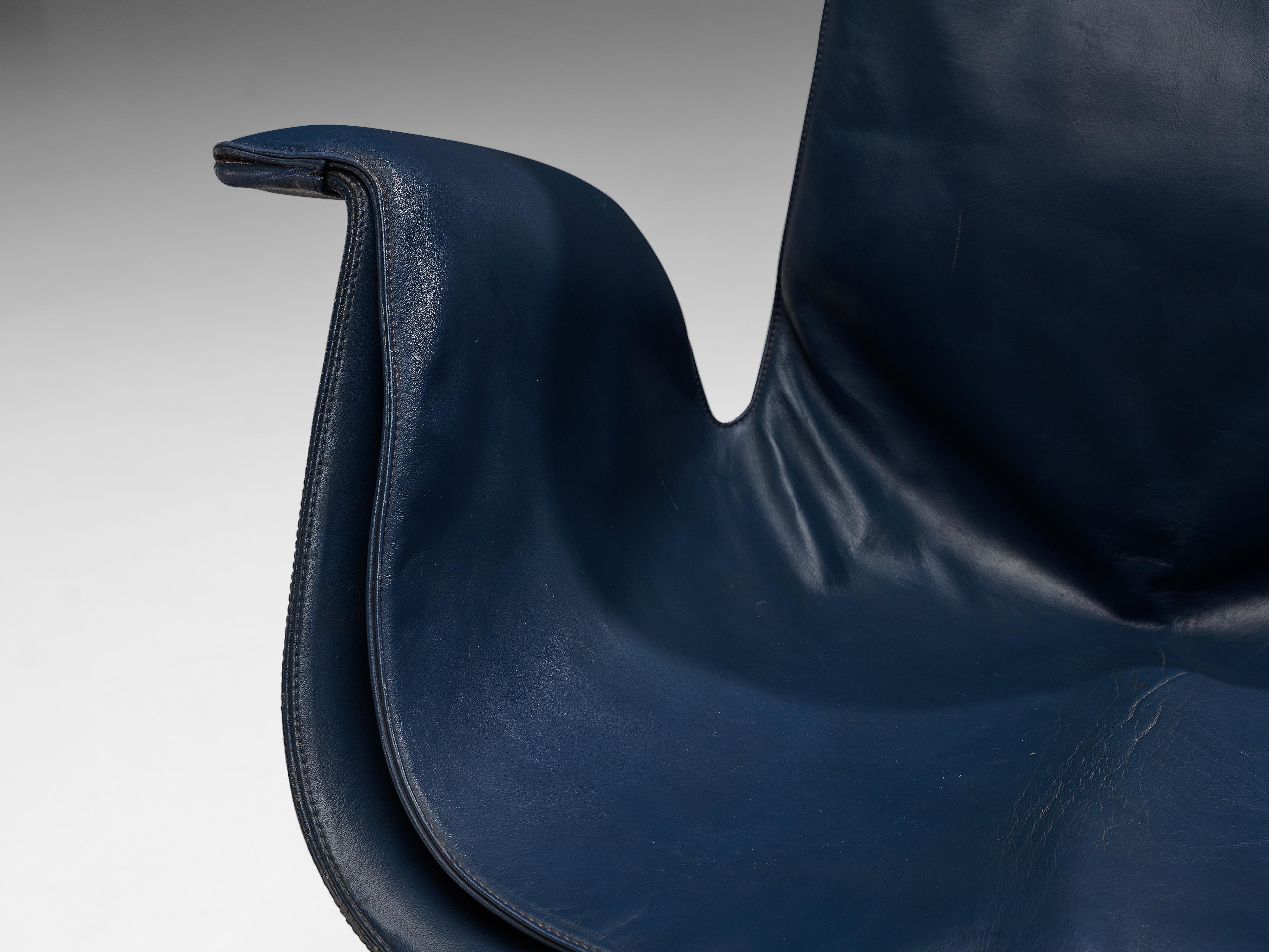 Fabricius & Kastholm Pair of Swivel Chairs Model 'FK 6725' in Blue Leather In Good Condition In Waalwijk, NL