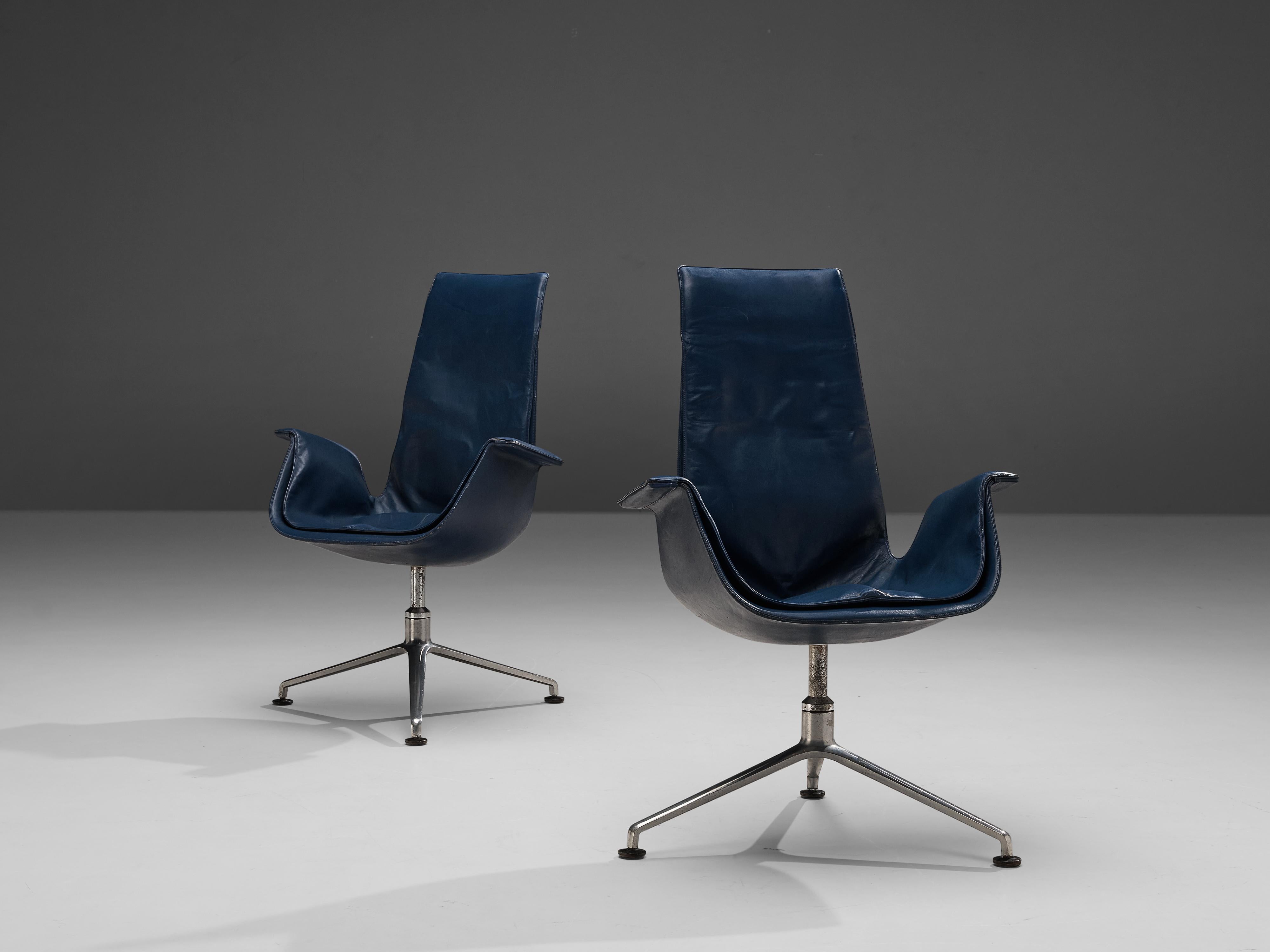 Fabricius & Kastholm Pair of Swivel Chairs Model 'FK 6725' in Blue Leather 1