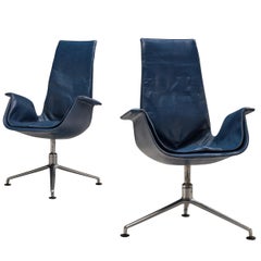 Fabricius & Kastholm Paire de chaises pivotantes Modèle 'FK 6725' en cuir bleu