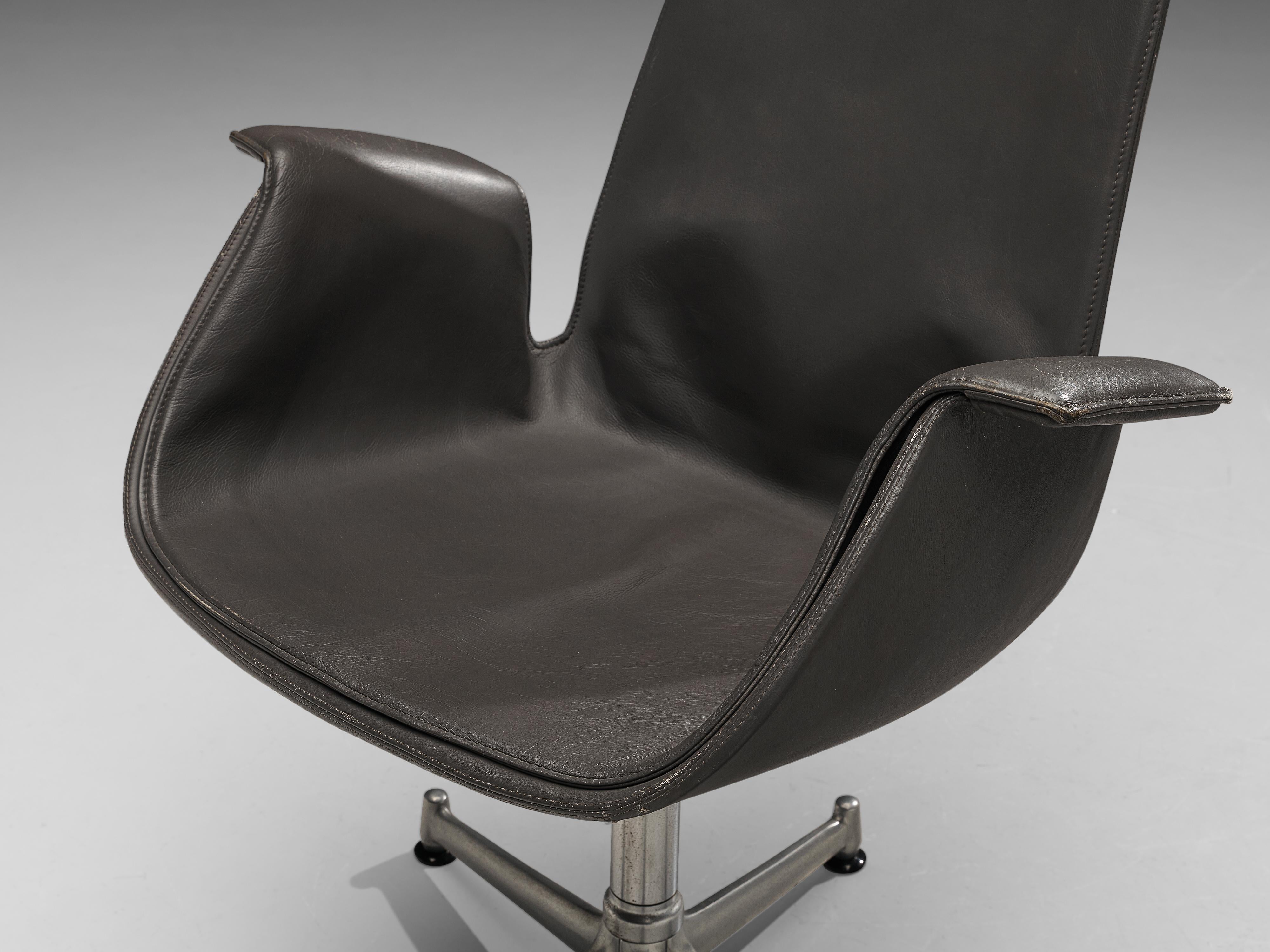Fabricius & Kastholm Swivel Chair in Leather and Steel In Good Condition For Sale In Waalwijk, NL