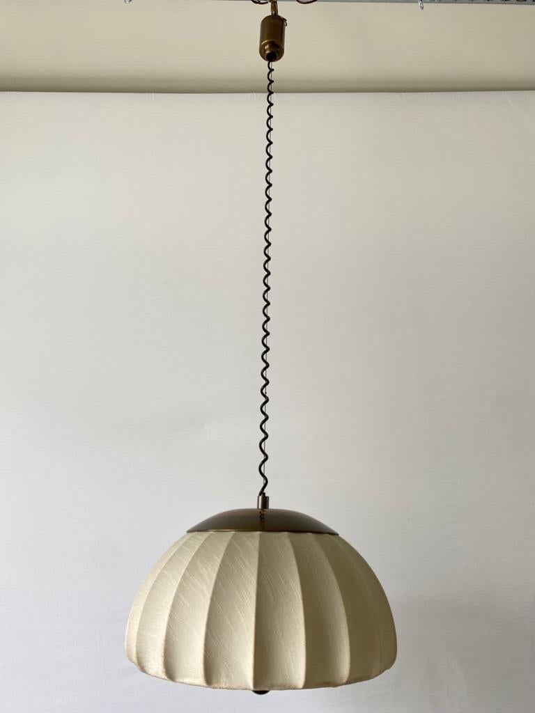 Fabric and Antique Bronze Looking metal Mid-century Modern Adjustable XL Counterweight Pendant Lamp by Cosack Leuchten, 1970s, Germany

Adjustable large lampshade.

Antique bronze looking body & fabric shade
Manufactured in Germany

This lamp works