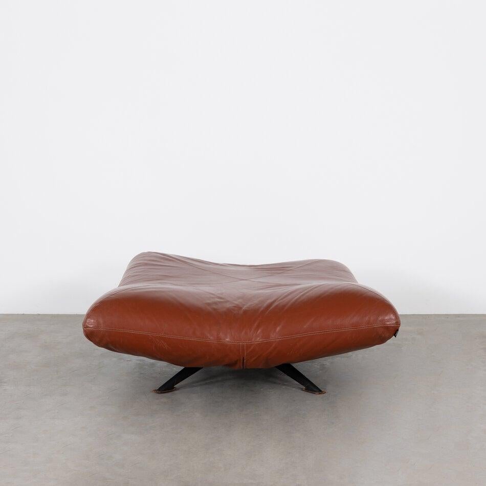 Fabrizio Ballardini Ribalta Sofa and Daybed red-brown leather for Arflex Italy For Sale 2
