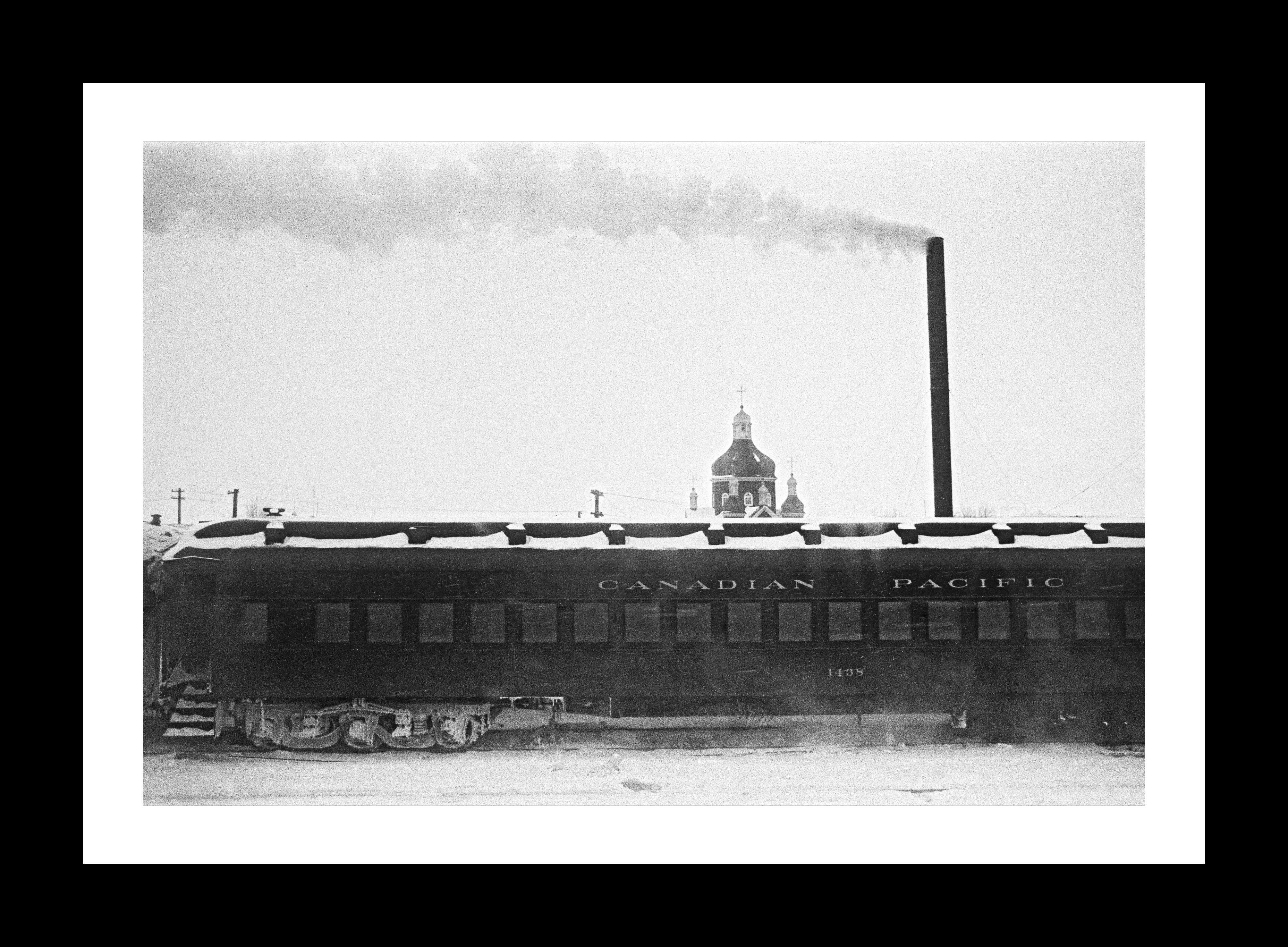 La ciminiera non sua, Canada 1955 - Photographie en noir et blanc en édition limitée - Gris Black and White Photograph par Fabrizio La Torre