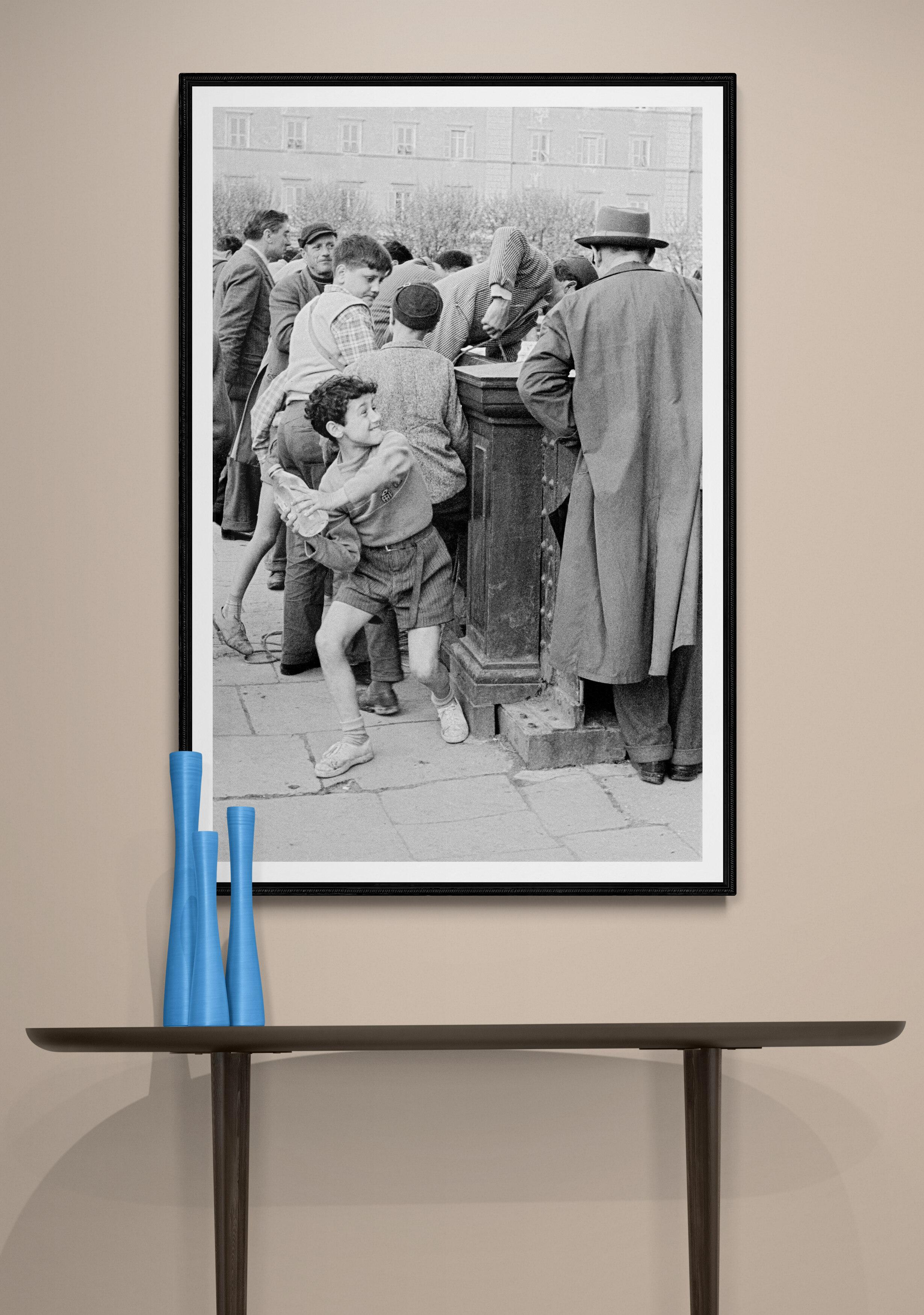 Acqua e Fantasia, 1962 - Roma - Stampa Fine Art in bianco e nero di grandi dimensioni - Photograph Fotorealista di Fabrizio La Torre