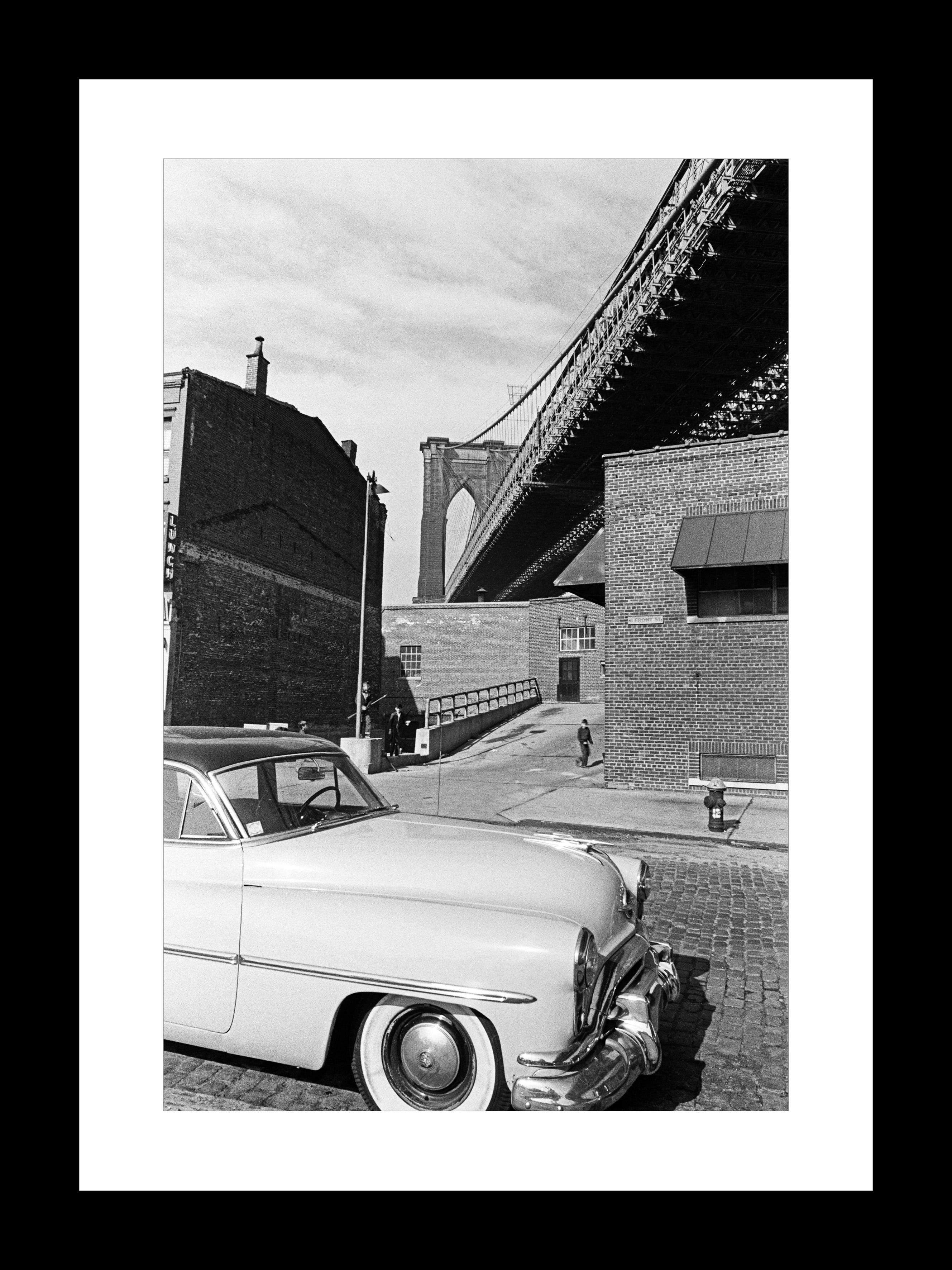 Bambini per la strada, New York, 1955  Fotografia in bianco e nero in edizione limitata - Photograph di Fabrizio La Torre