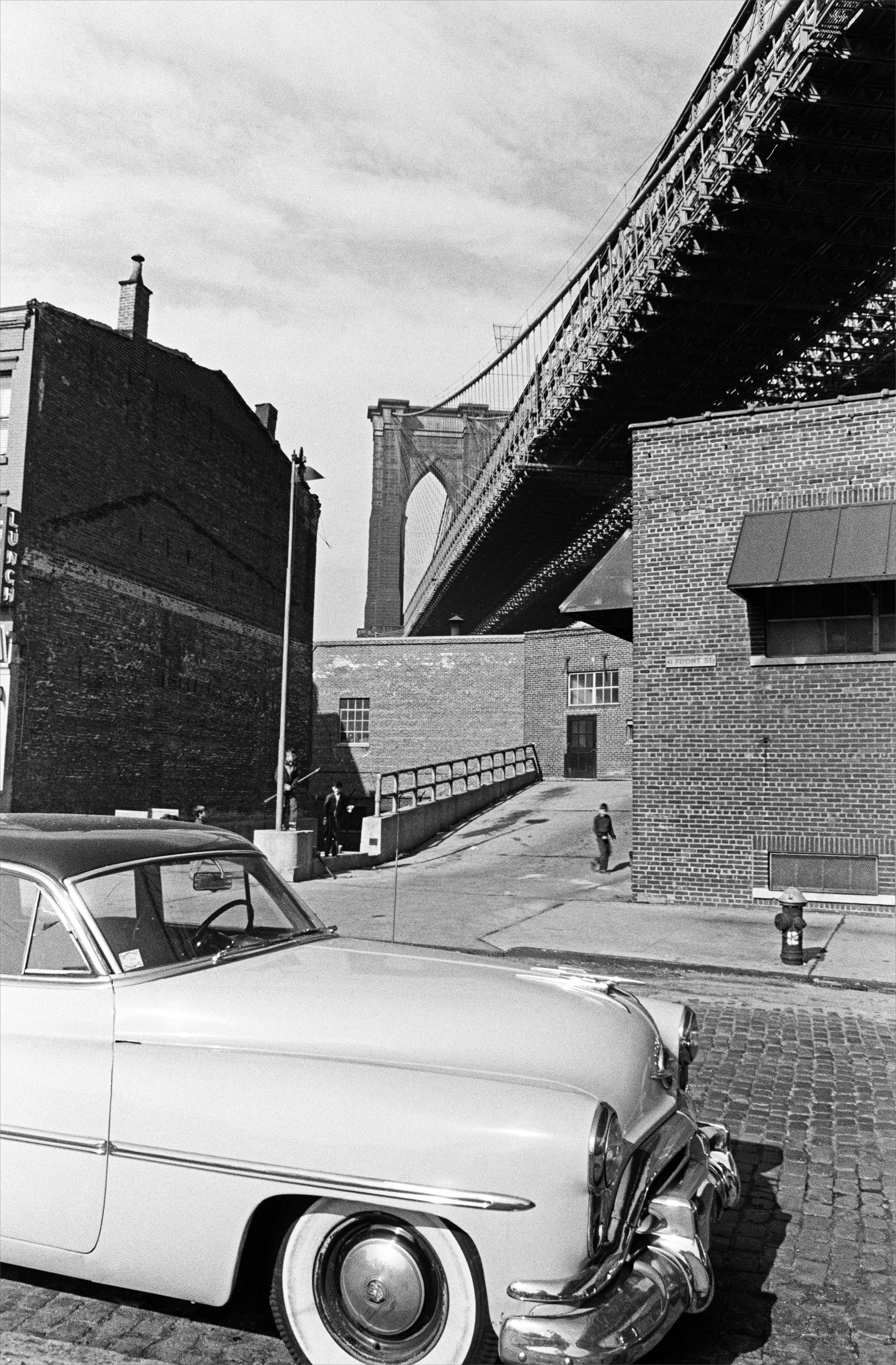 Bambini per la strada, New York, 1955  Photographie en noir et blanc en édition limitée