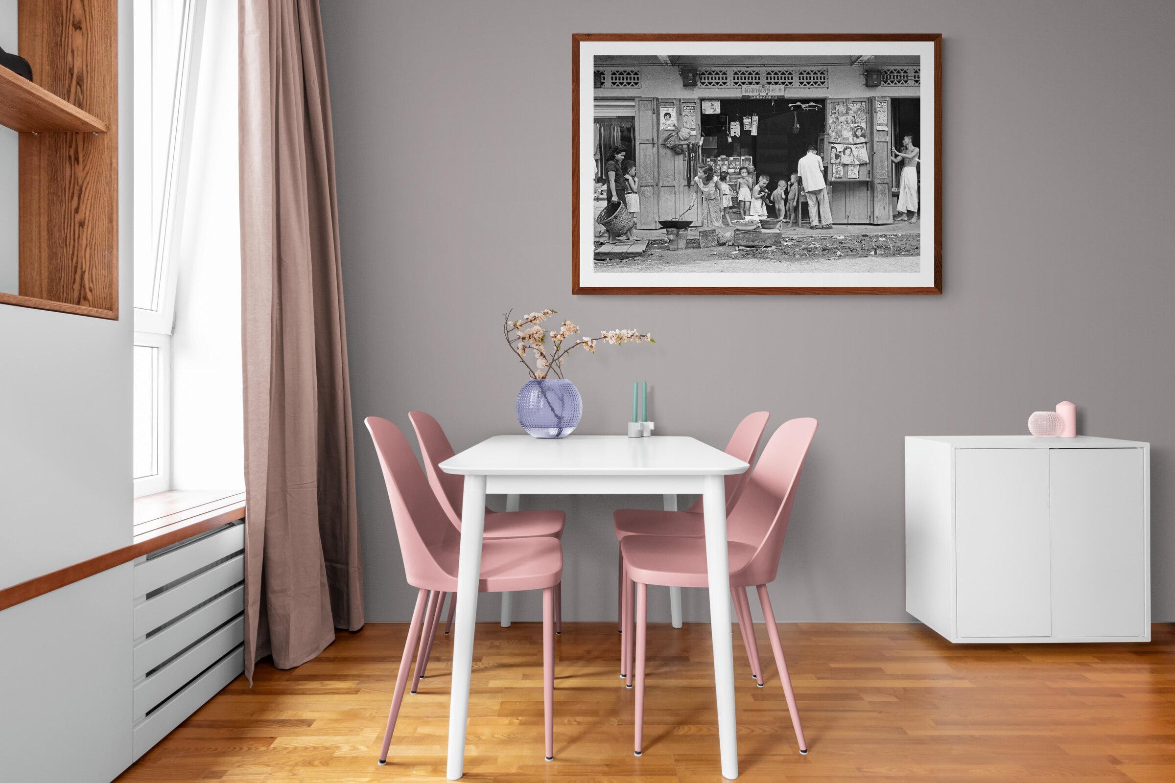 Famiglia numerosa, Bangkok 1958 - Full Framed Black & White Fine Art Print - Photograph by Fabrizio La Torre