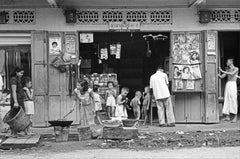 Famiglia numerosa, Bangkok 1958 - Gravure d'art en noir et blanc encadrée